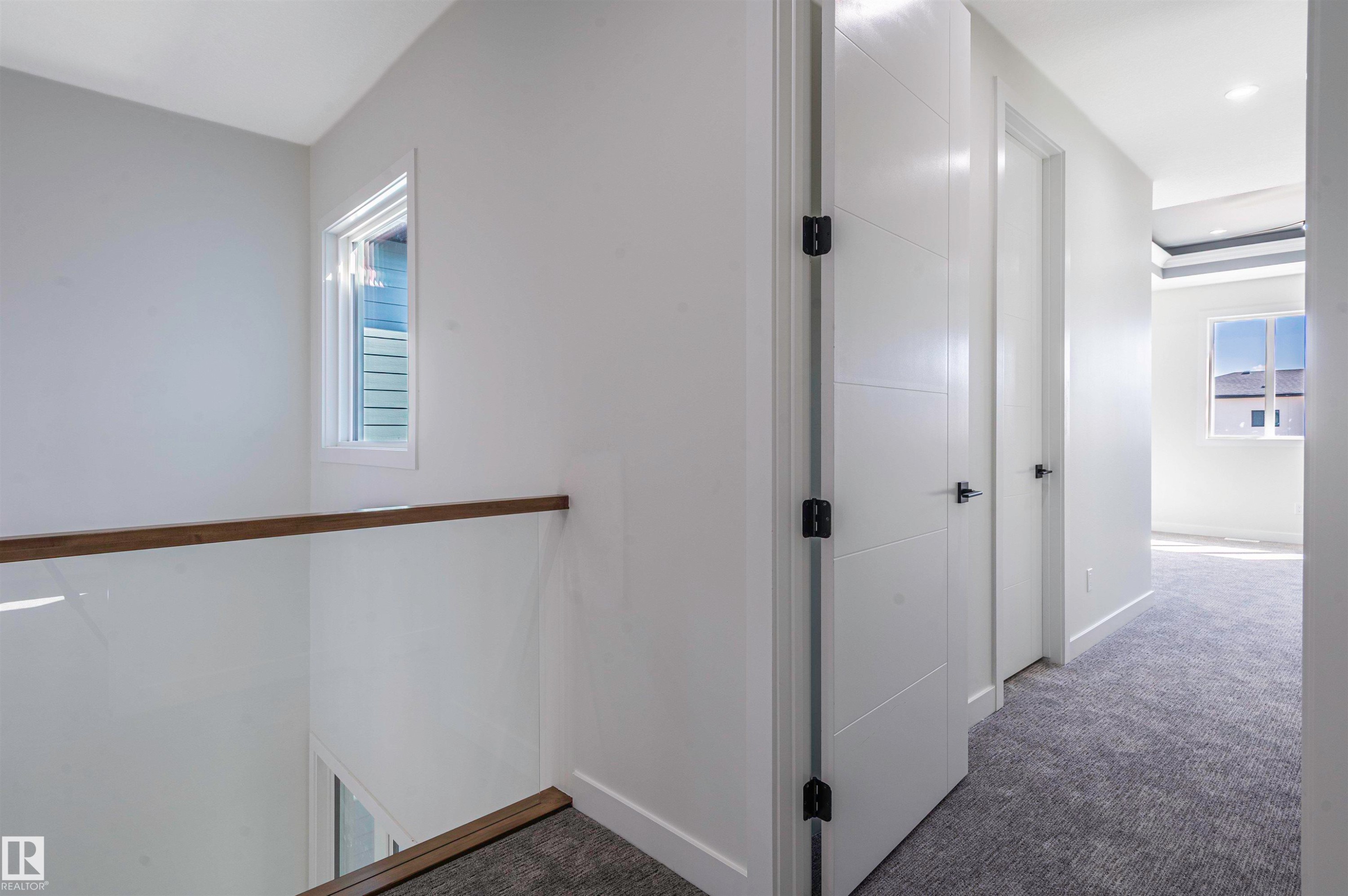 216 33 Street Sw, Edmonton, AB - Indoor Photo Showing Other Room
