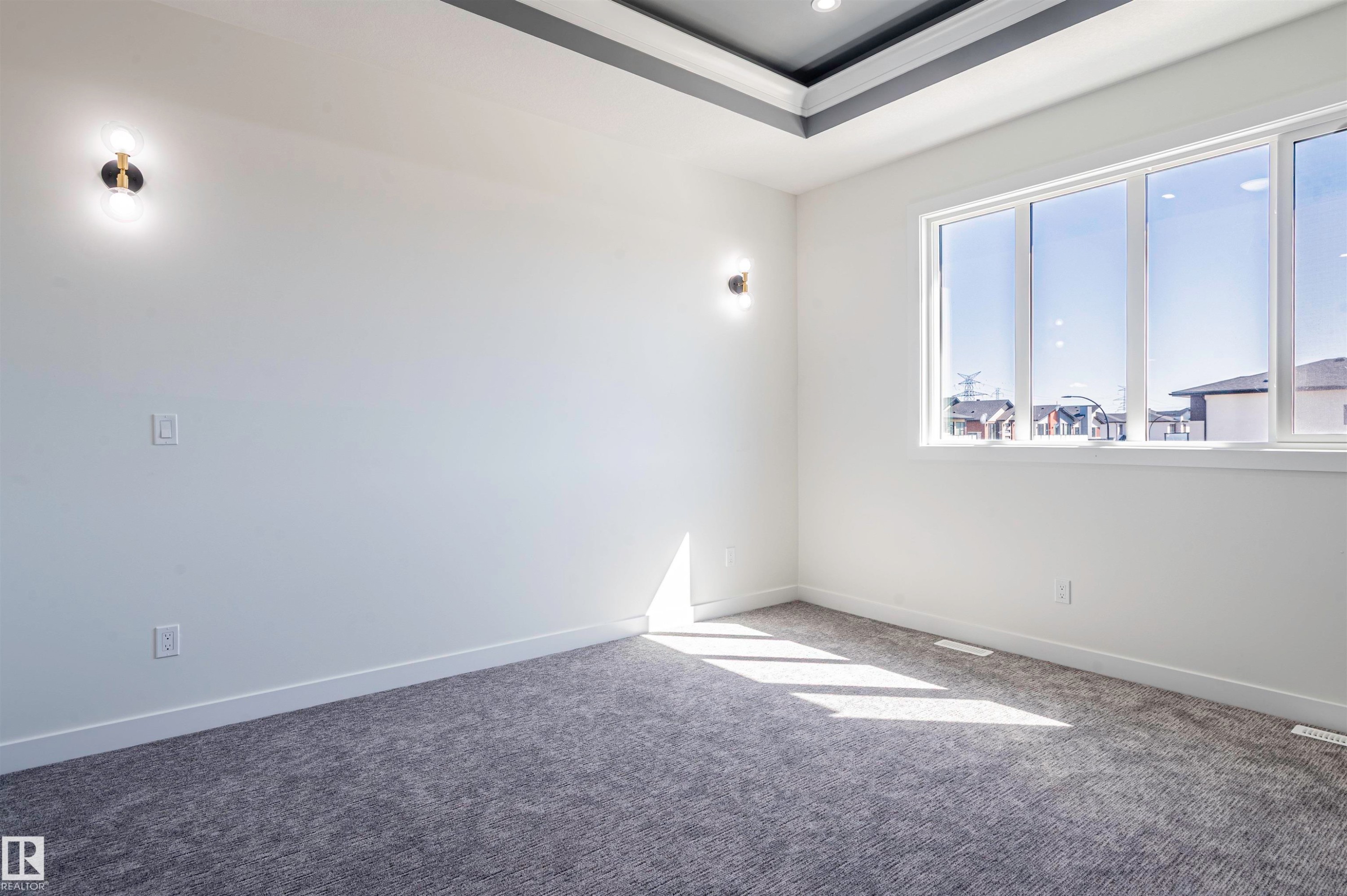 216 33 Street Sw, Edmonton, AB - Indoor Photo Showing Other Room