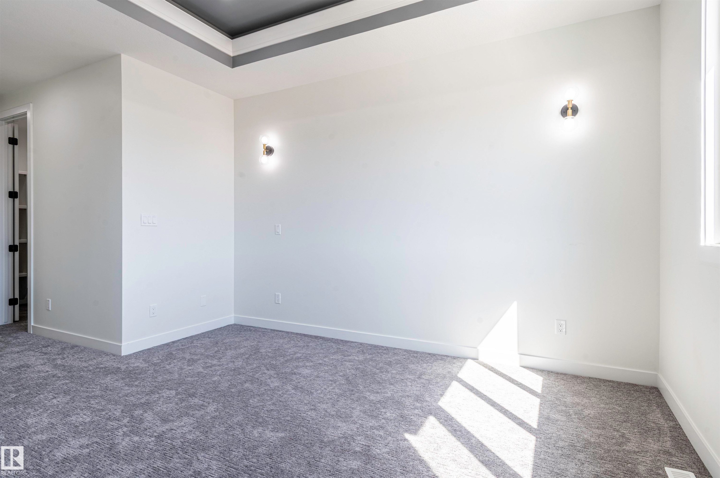 216 33 Street Sw, Edmonton, AB - Indoor Photo Showing Other Room