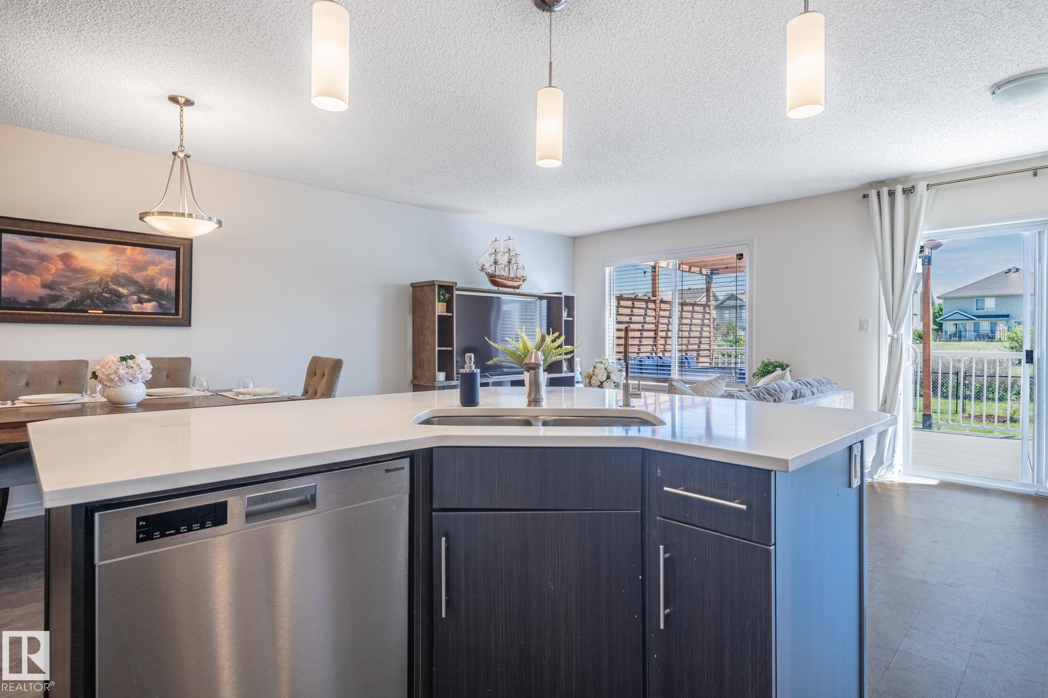 2537 Coughlan Road Sw, Edmonton, AB - Indoor Photo Showing Kitchen With Double Sink