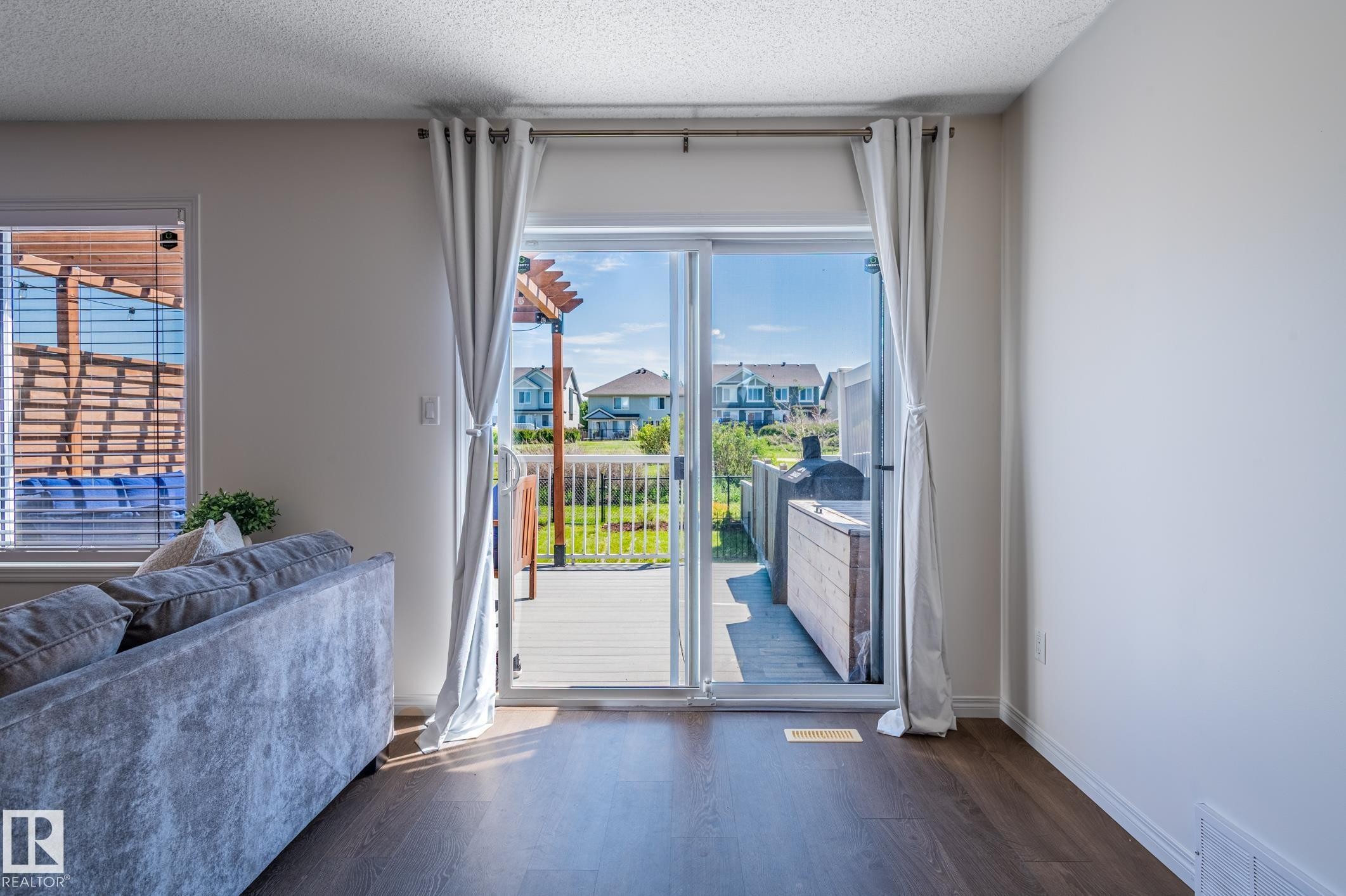 2537 Coughlan Road Sw, Edmonton, AB - Indoor Photo Showing Other Room
