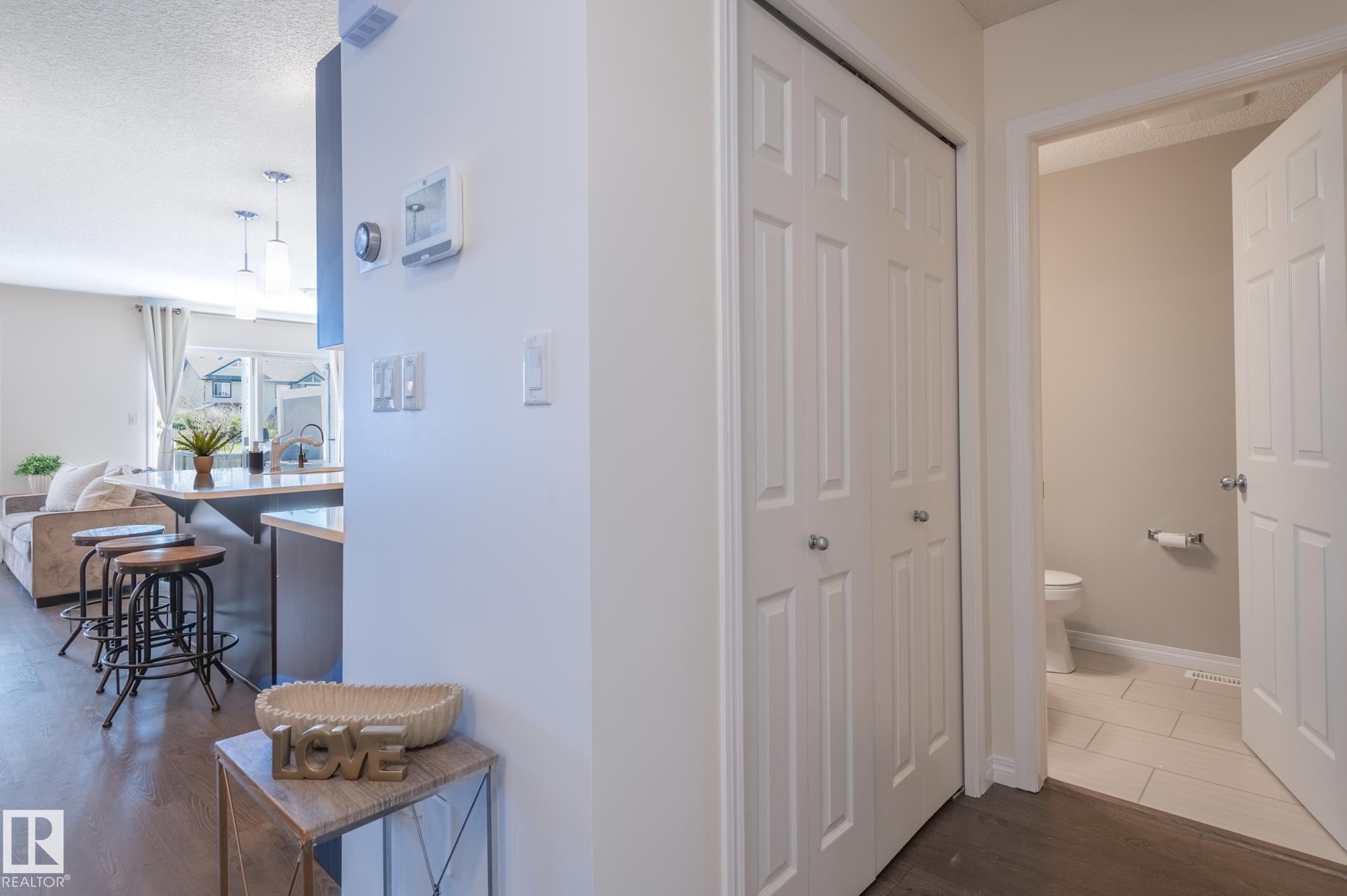2537 Coughlan Road Sw, Edmonton, AB - Indoor Photo Showing Other Room