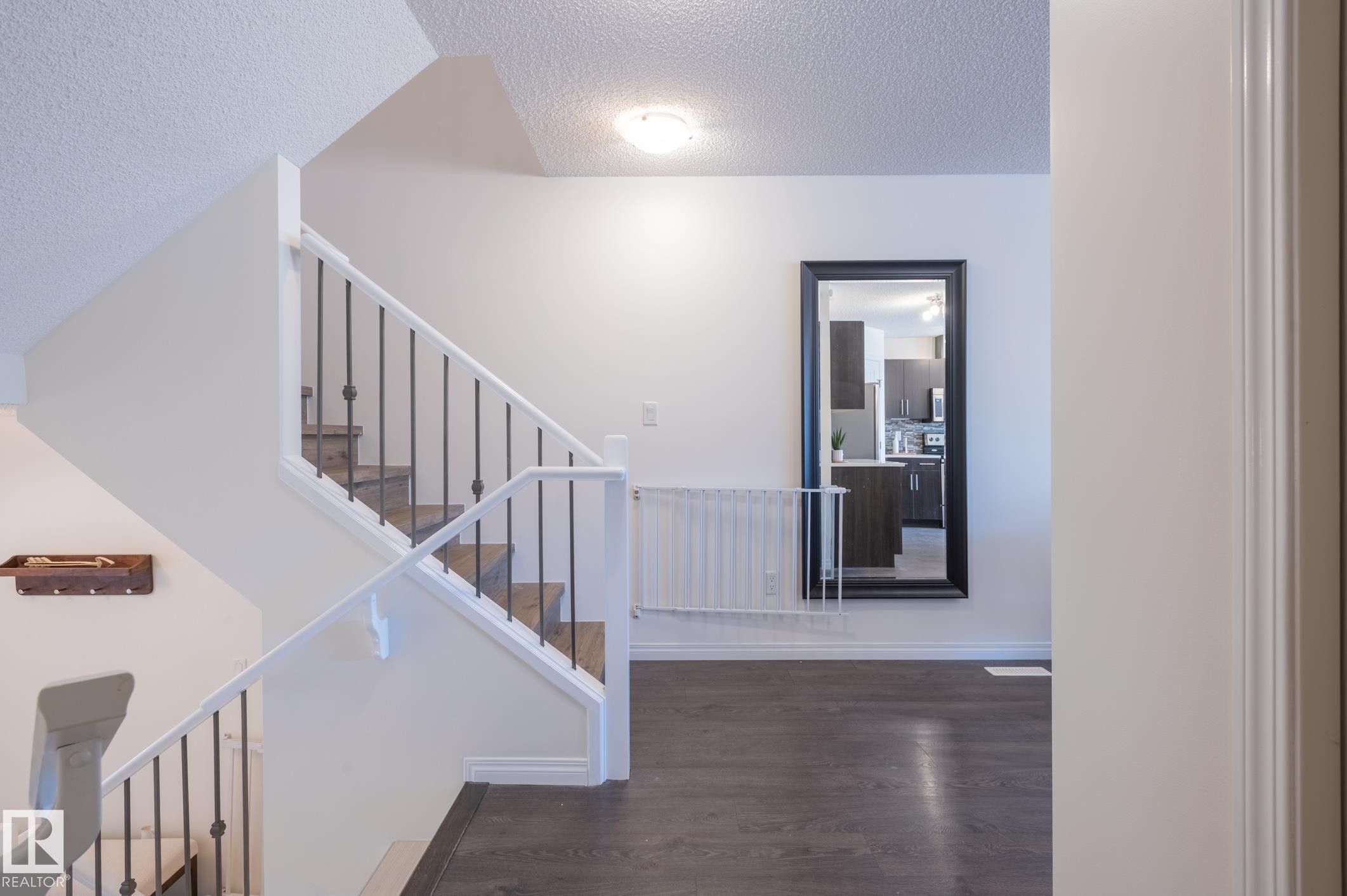 2537 Coughlan Road Sw, Edmonton, AB - Indoor Photo Showing Other Room