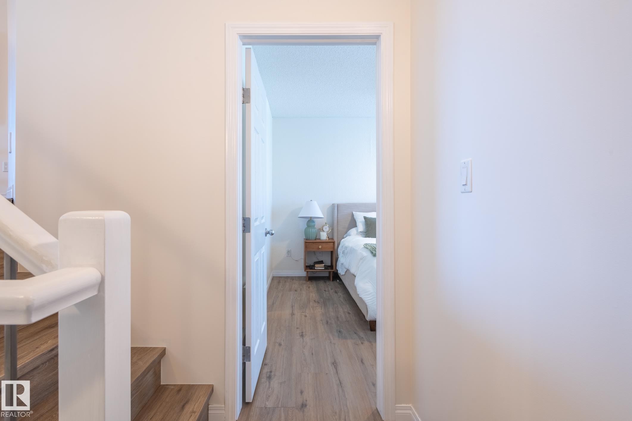 2537 Coughlan Road Sw, Edmonton, AB - Indoor Photo Showing Other Room