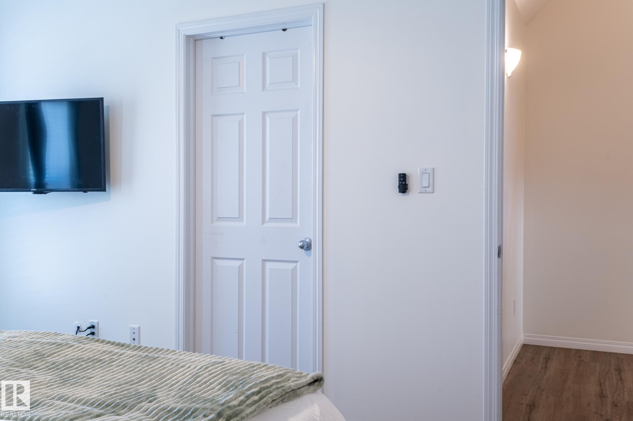 2537 Coughlan Road Sw, Edmonton, AB - Indoor Photo Showing Bedroom
