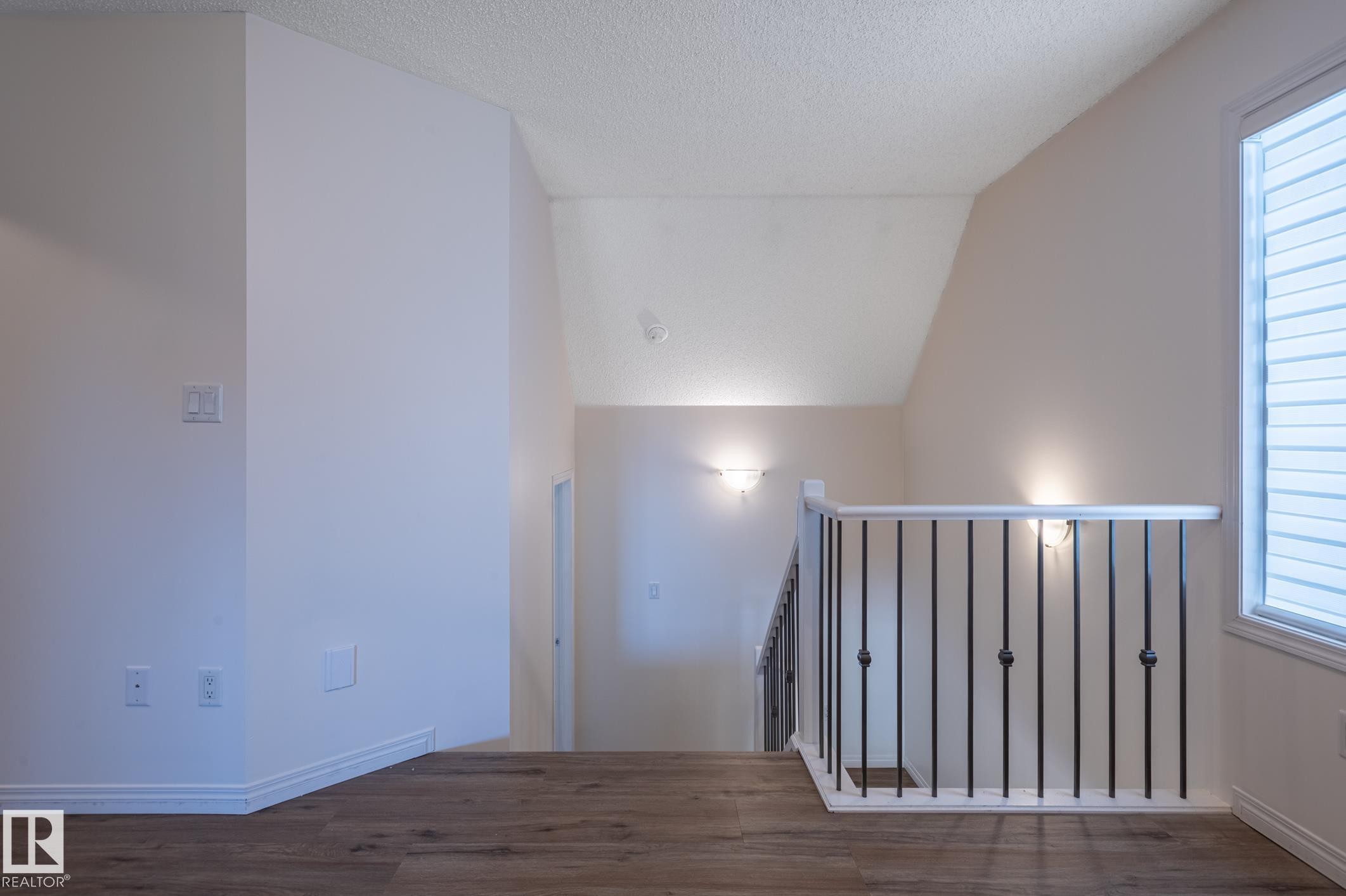 2537 Coughlan Road Sw, Edmonton, AB - Indoor Photo Showing Other Room
