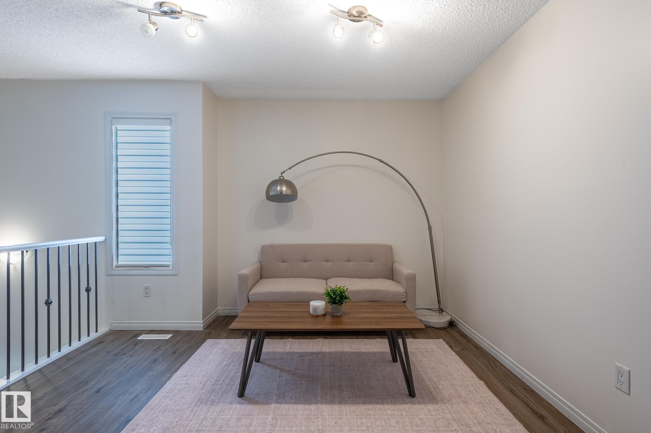 2537 Coughlan Road Sw, Edmonton, AB - Indoor Photo Showing Other Room