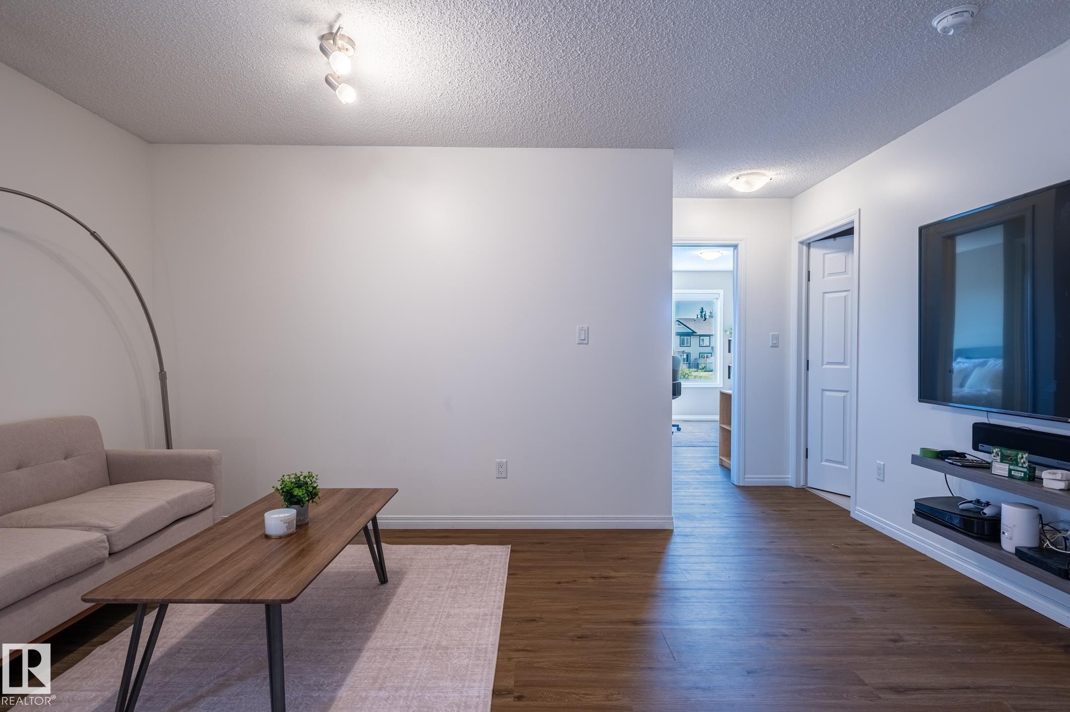 2537 Coughlan Road Sw, Edmonton, AB - Indoor