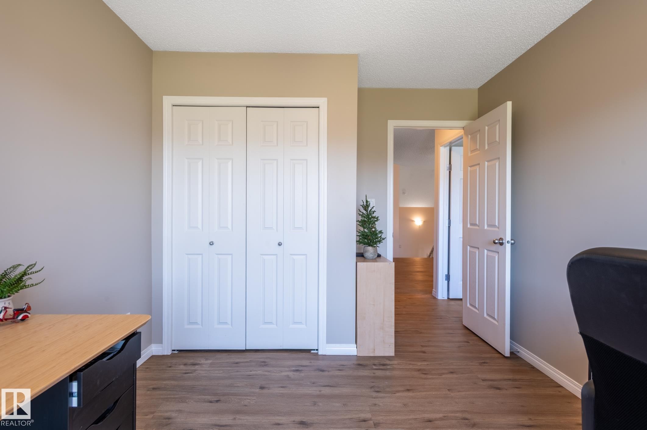 2537 Coughlan Road Sw, Edmonton, AB - Indoor