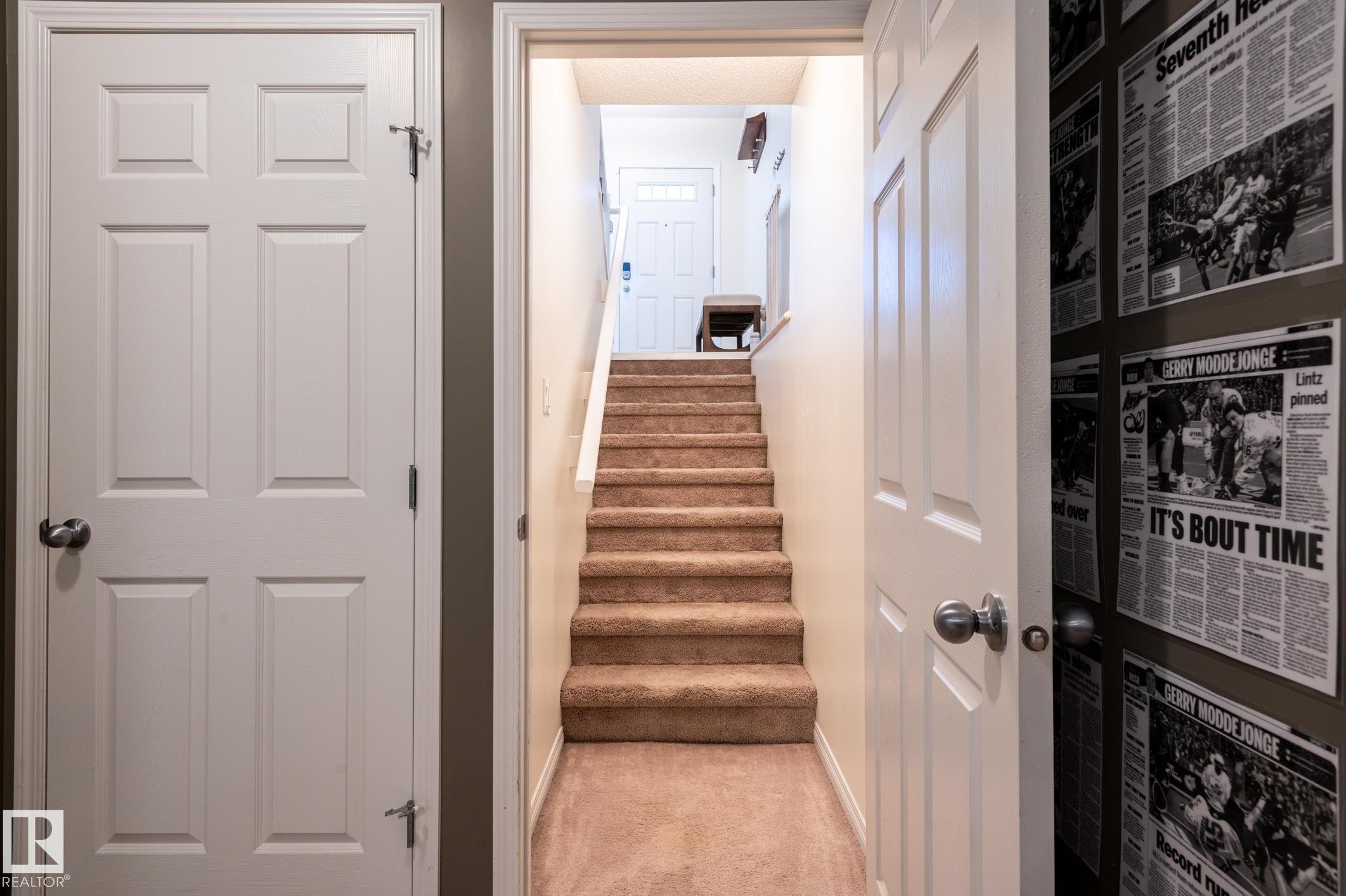 2537 Coughlan Road Sw, Edmonton, AB - Indoor Photo Showing Other Room