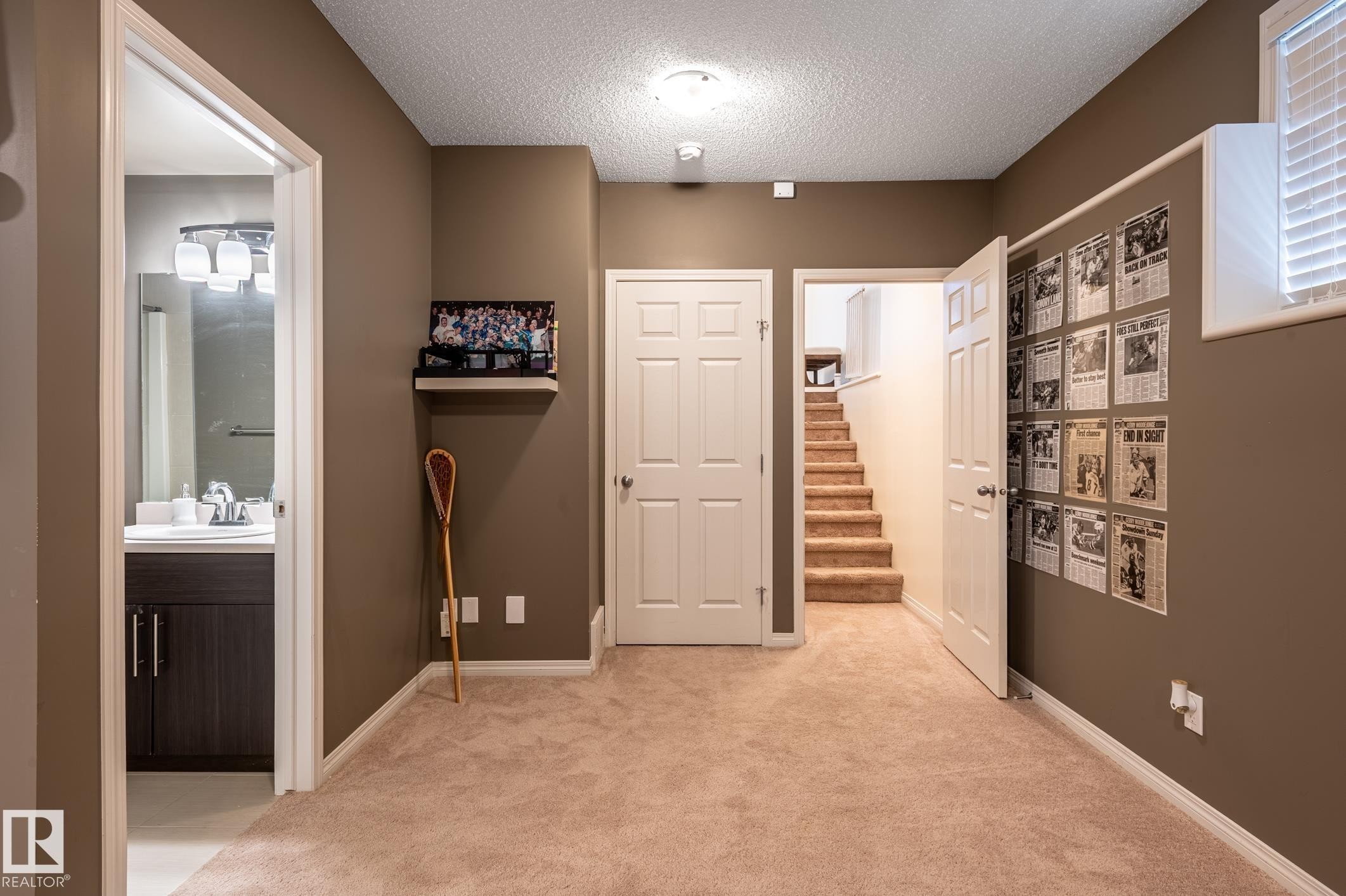 2537 Coughlan Road Sw, Edmonton, AB - Indoor Photo Showing Other Room