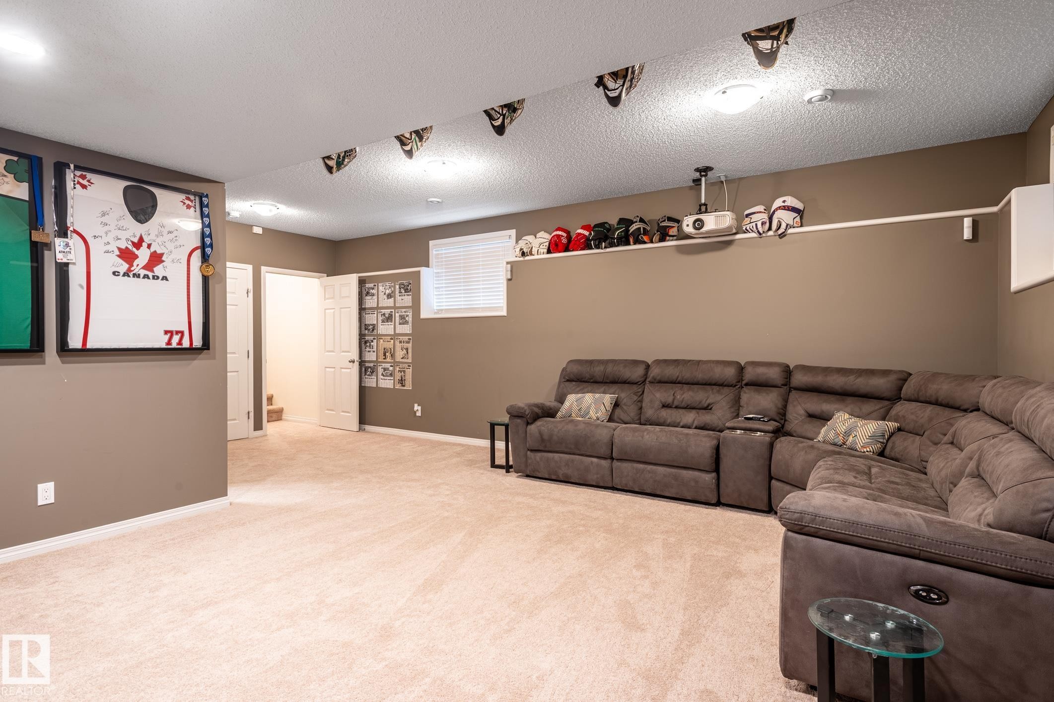2537 Coughlan Road Sw, Edmonton, AB - Indoor