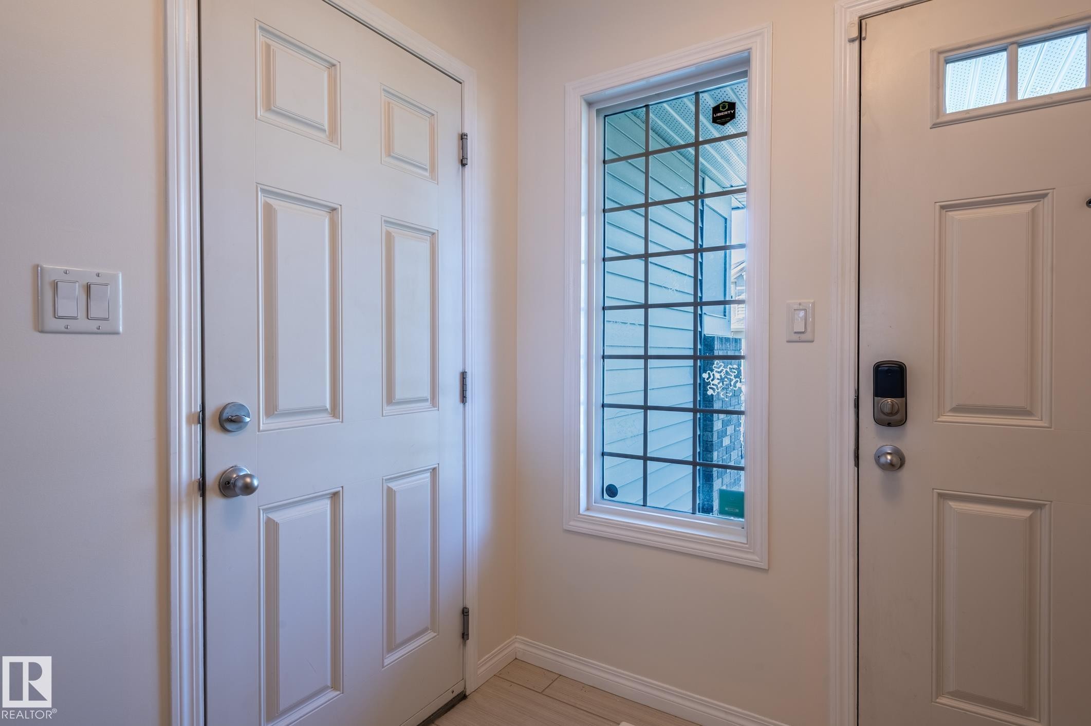 2537 Coughlan Road Sw, Edmonton, AB - Indoor Photo Showing Other Room