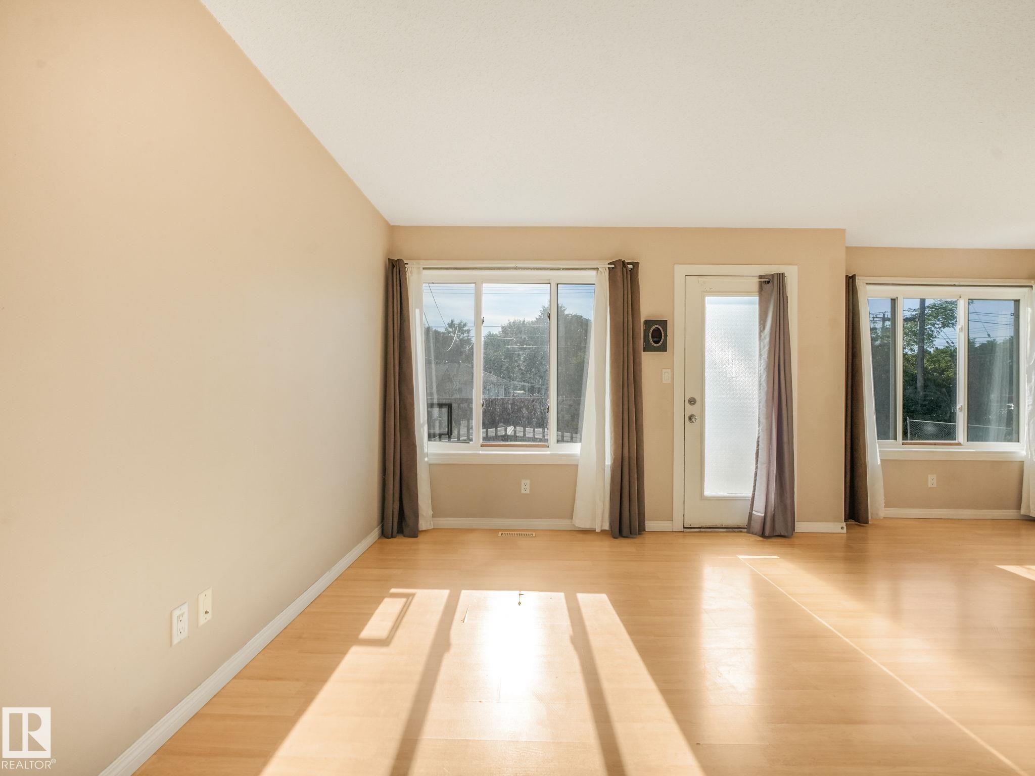 4 11813 43 Street, Edmonton, AB