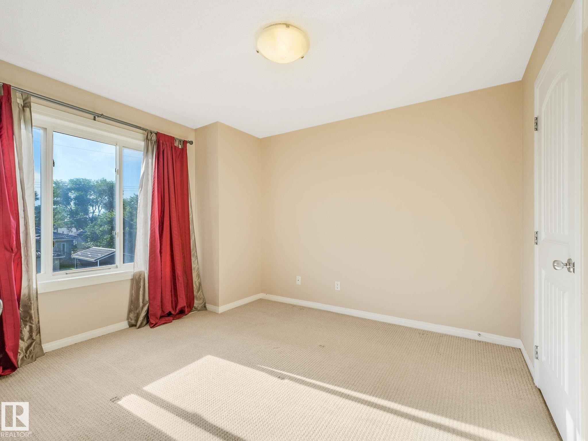 4 11813 43 Street, Edmonton, AB
