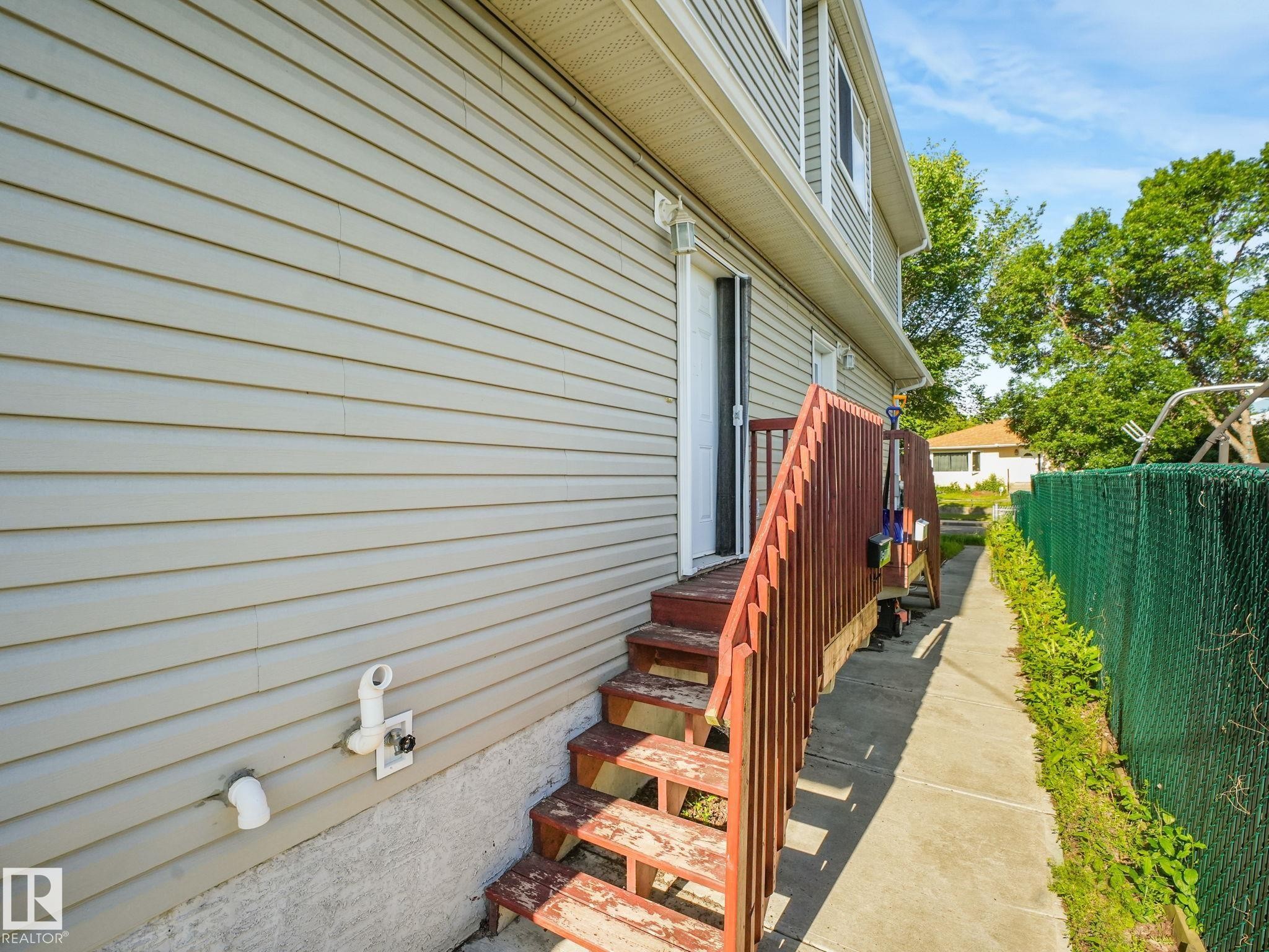 4 11813 43 Street, Edmonton, AB