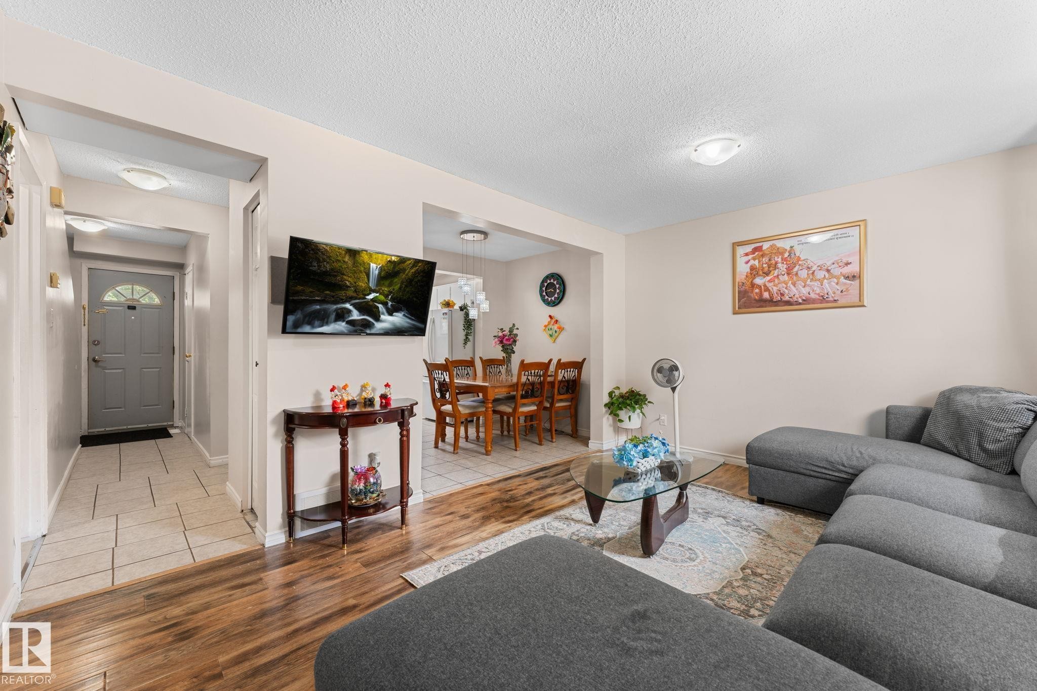 Open concept living area featuring wood-finish flooring - 359 Northgate Terrace, Edmonton, AB