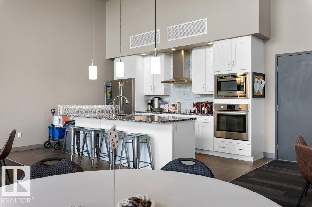 741 200 Bellerose Drive, St. Albert, AB - Indoor Photo Showing Kitchen With Upgraded Kitchen