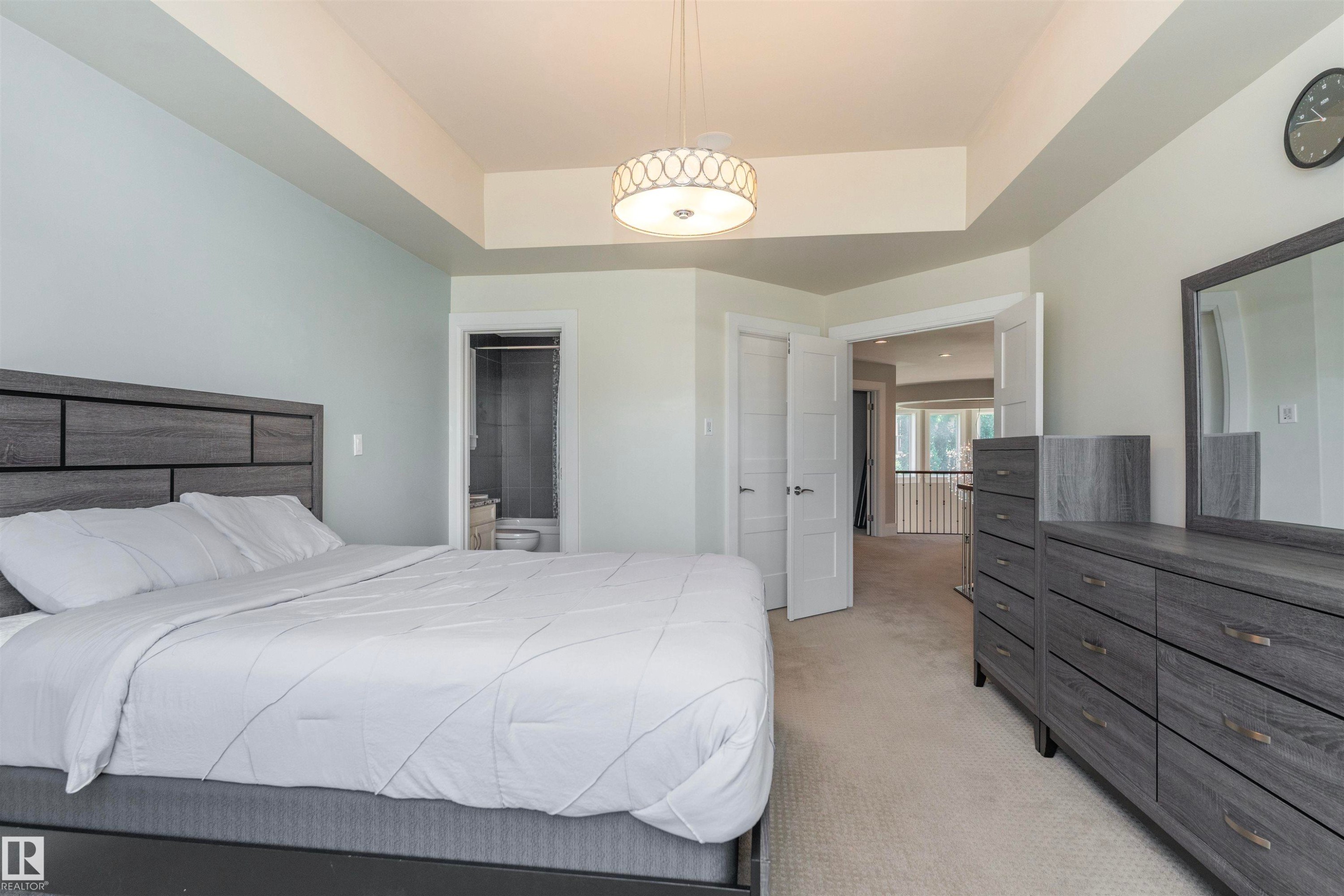Recessed ceiling with a central decorative light fixture - 3503 Watson Point(E), Edmonton, AB