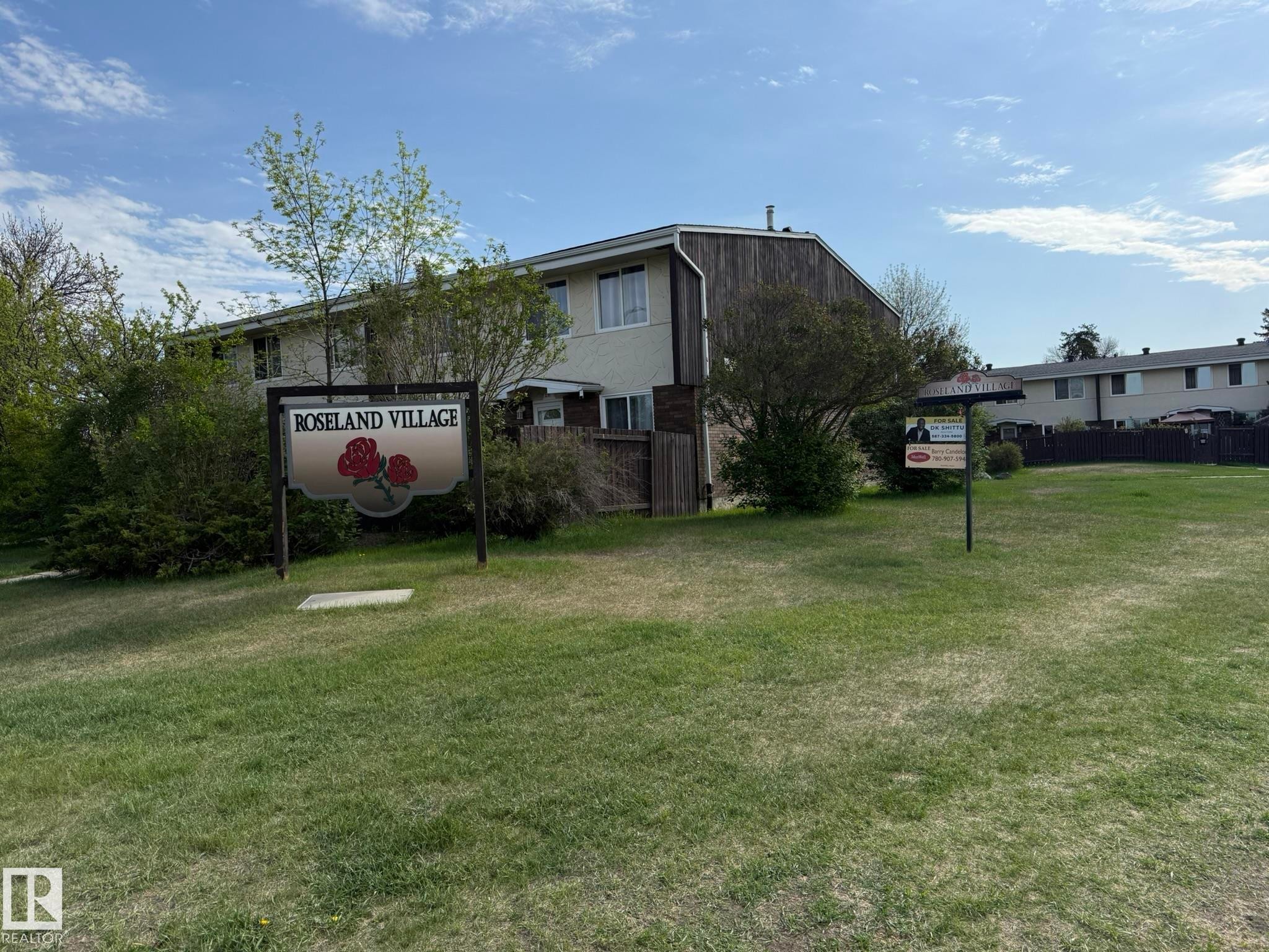 FRONT SIGN OF ROSELAND VILLAGE WITH THE K-6 SCHOOL TO THE LEFT OF THE PHOTO! - 166 Roseland Village, Edmonton, AB - Outdoor