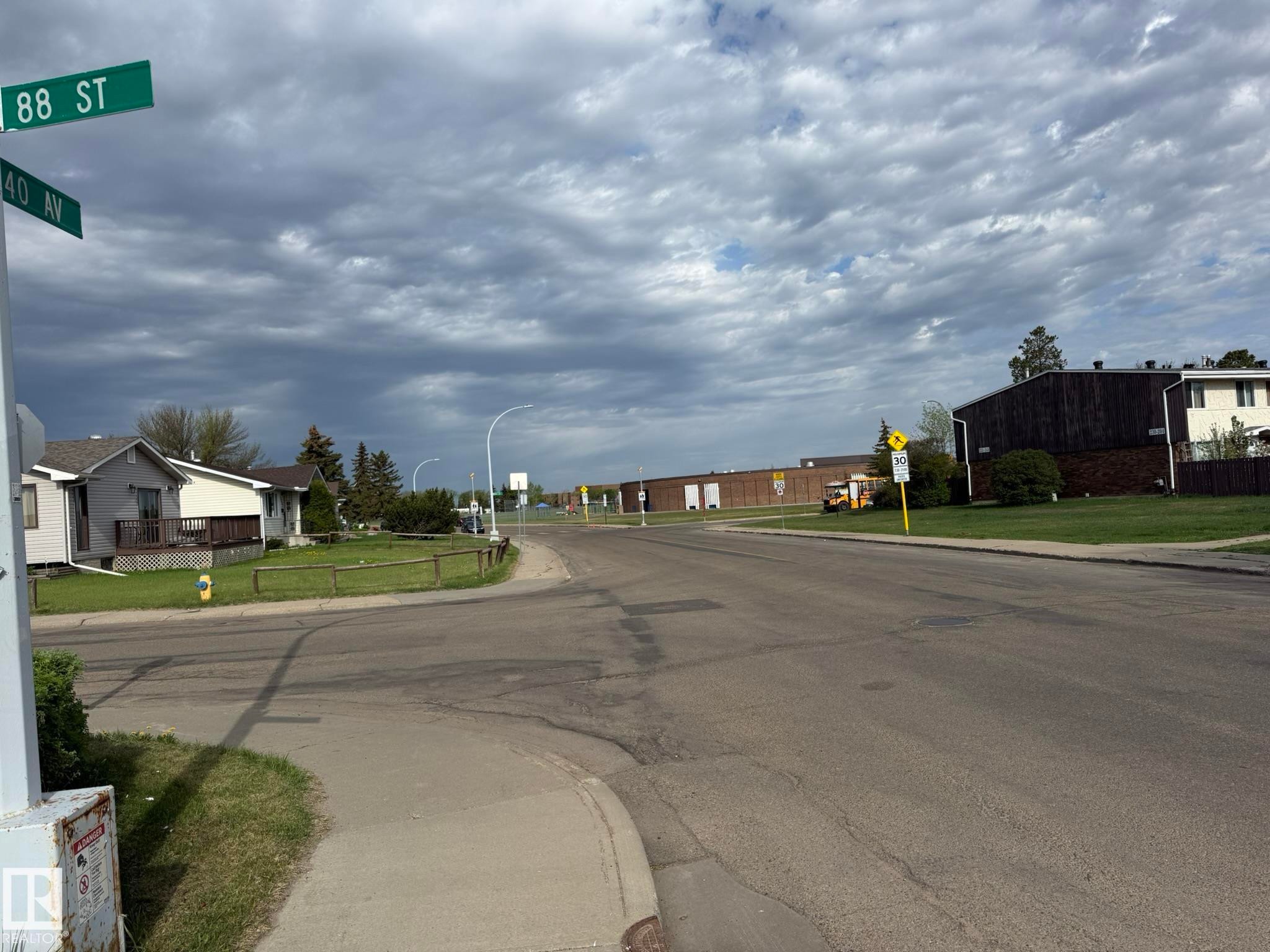 HERE IS WHERE YOU CAN PARK NEXT TO YOUR END #166 UNIT ON 140 AVE & 88 STREET!! - 166 Roseland Village, Edmonton, AB - Outdoor