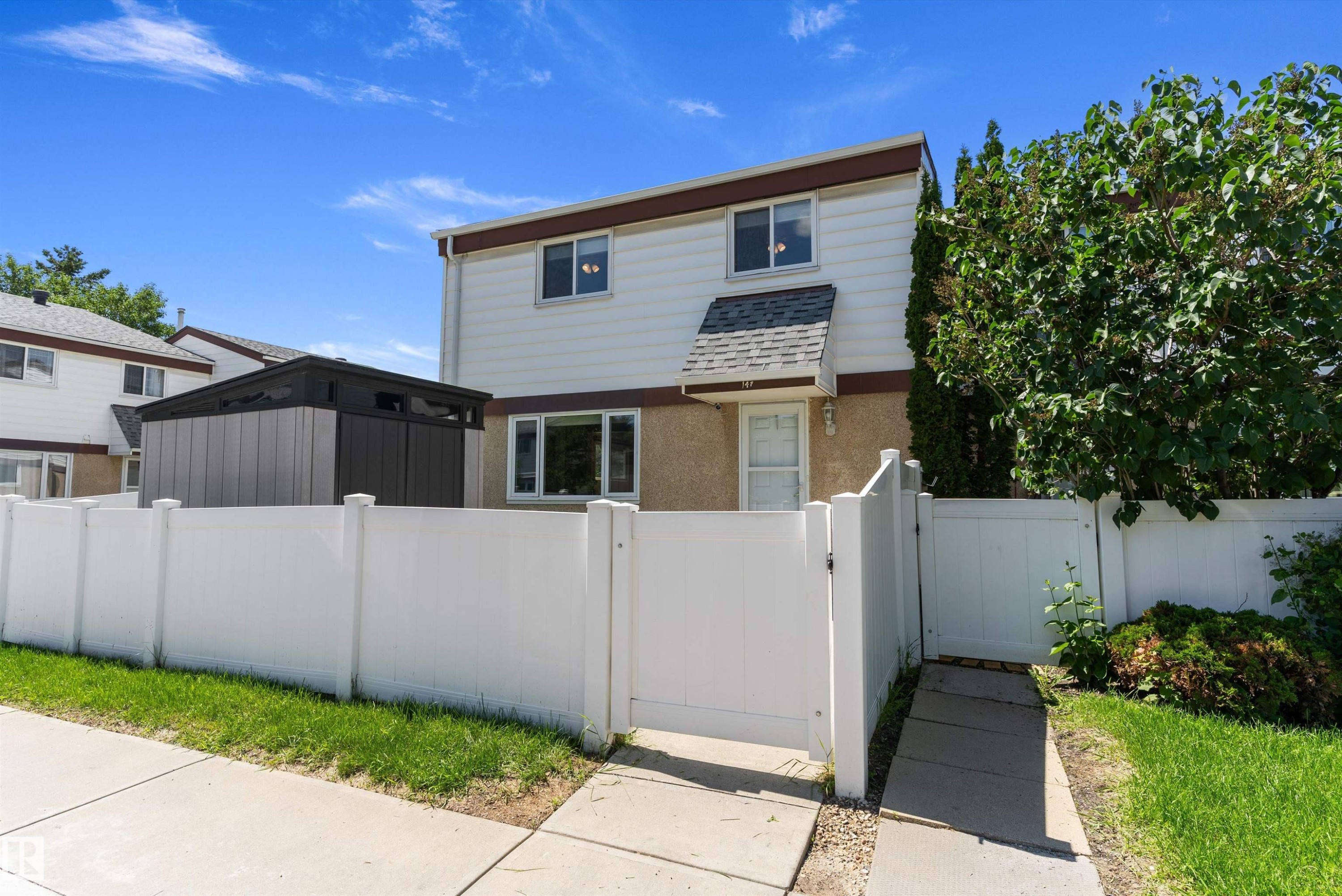 14F Twin Terrace, Edmonton, AB