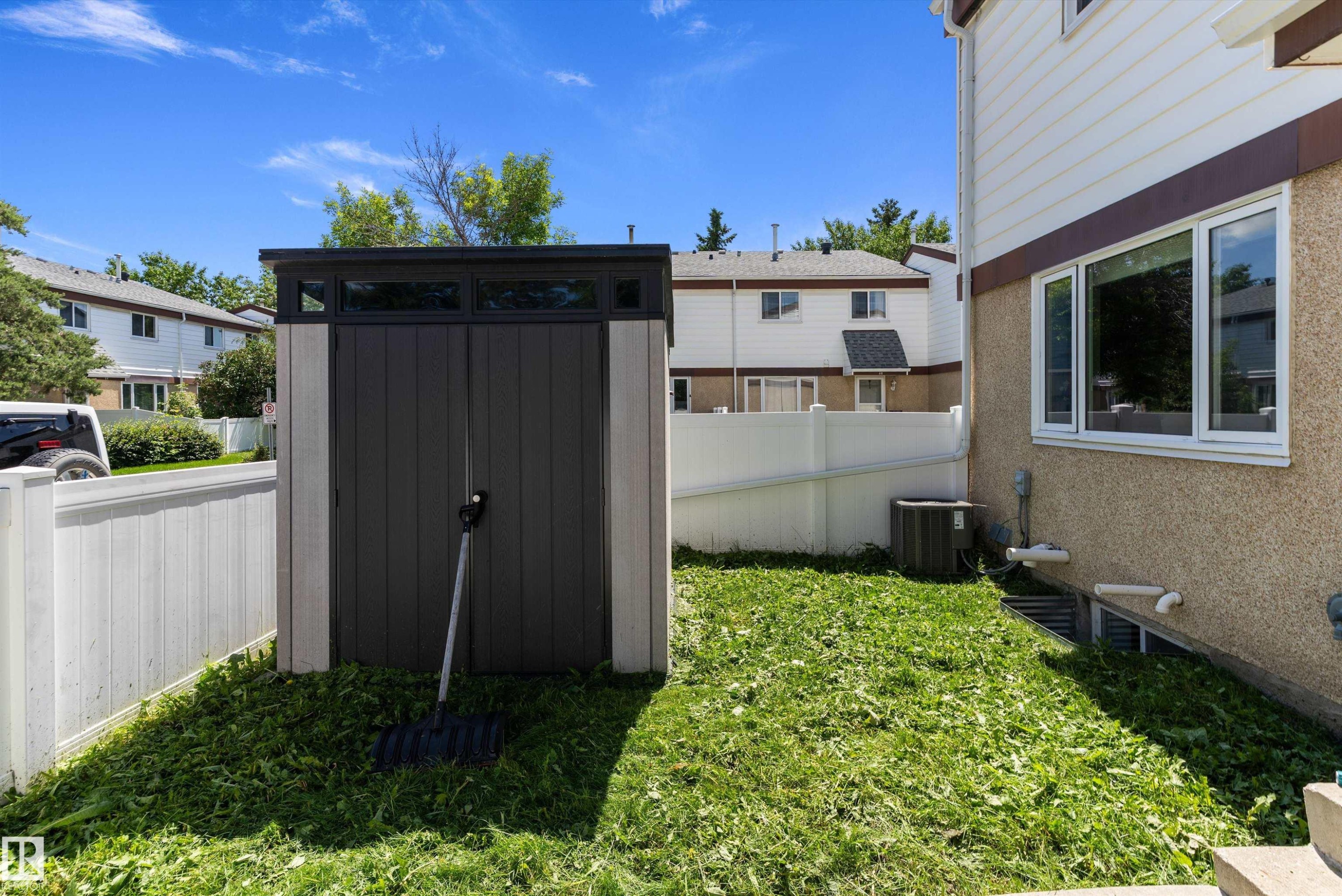 14F Twin Terrace, Edmonton, AB