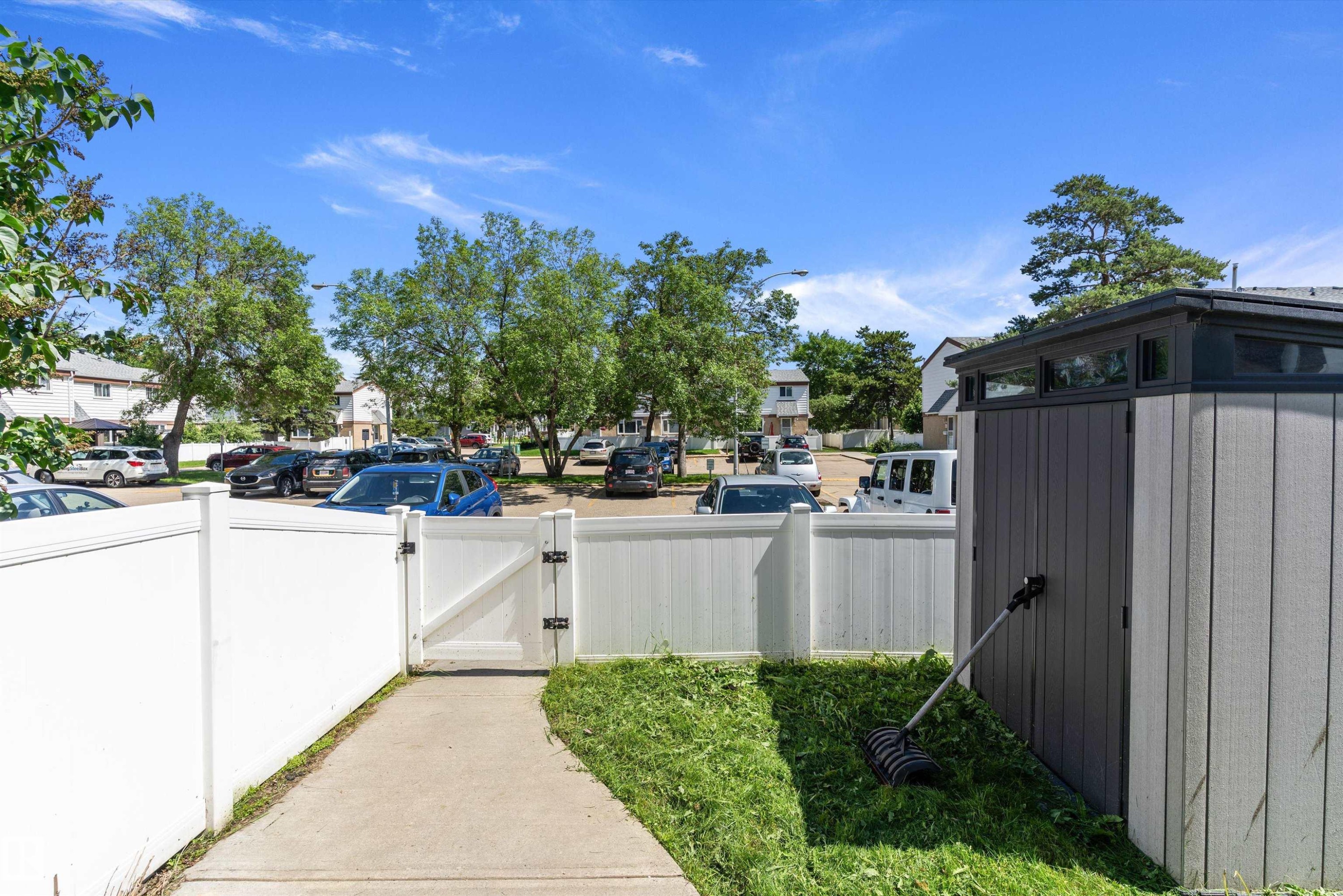 14F Twin Terrace, Edmonton, AB