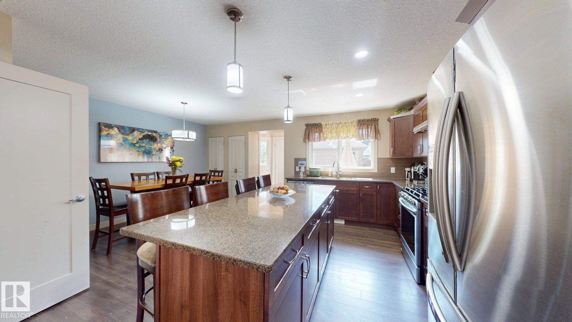 6824 Evans Wynd Nw, Edmonton, AB - Indoor Photo Showing Kitchen