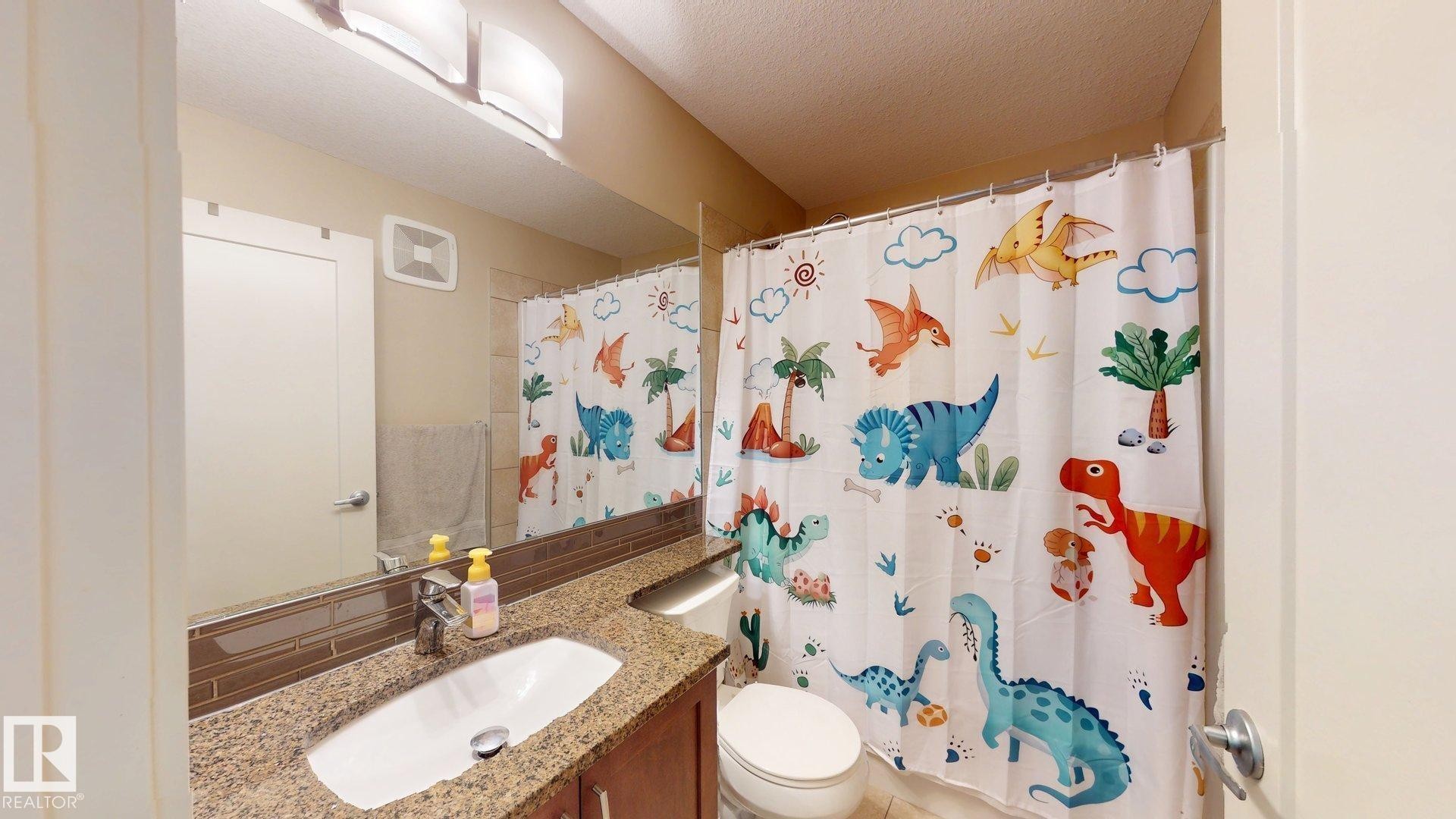6824 Evans Wynd Nw, Edmonton, AB - Indoor Photo Showing Bathroom