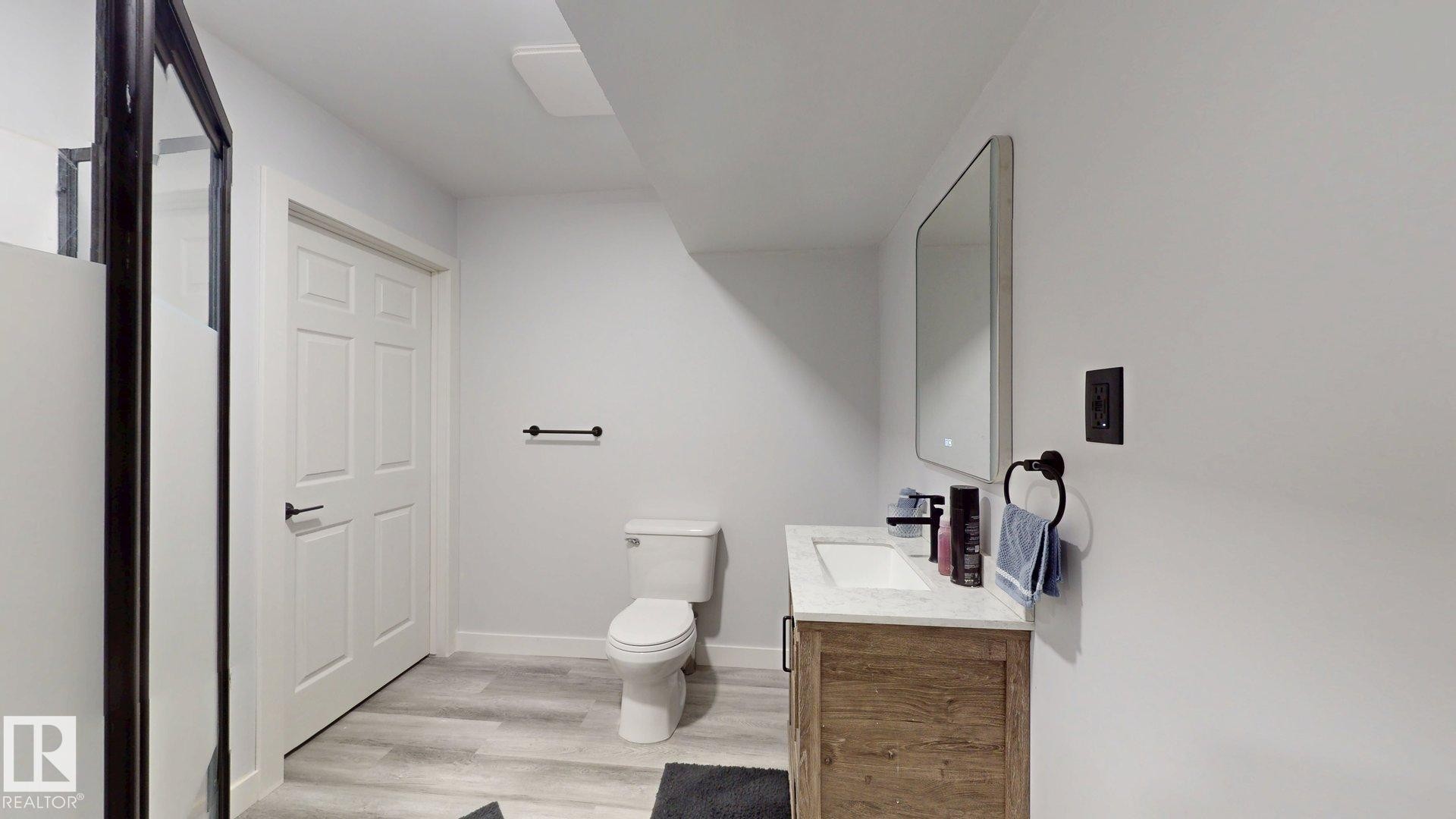 6824 Evans Wynd Nw, Edmonton, AB - Indoor Photo Showing Bathroom