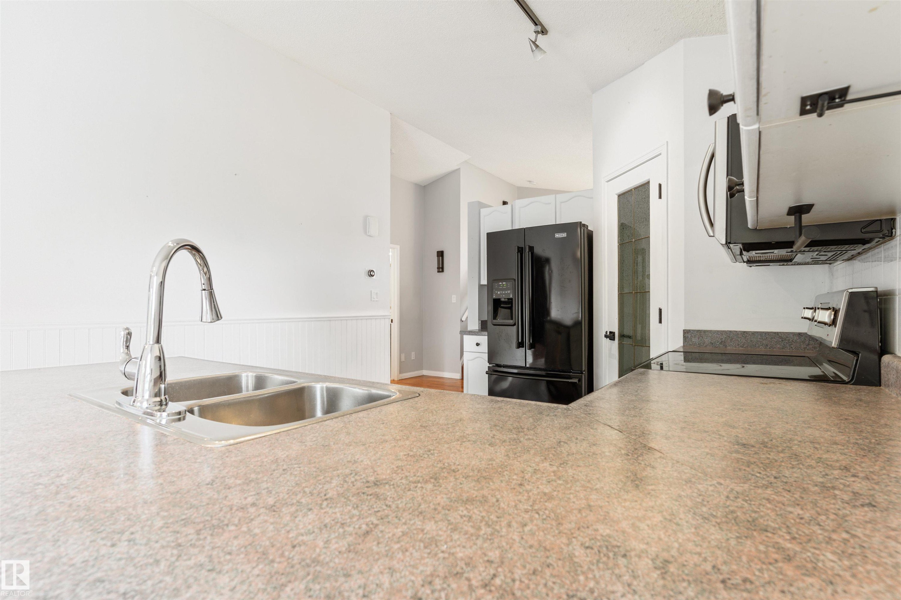 421 Blackburn Drive E, Edmonton, AB