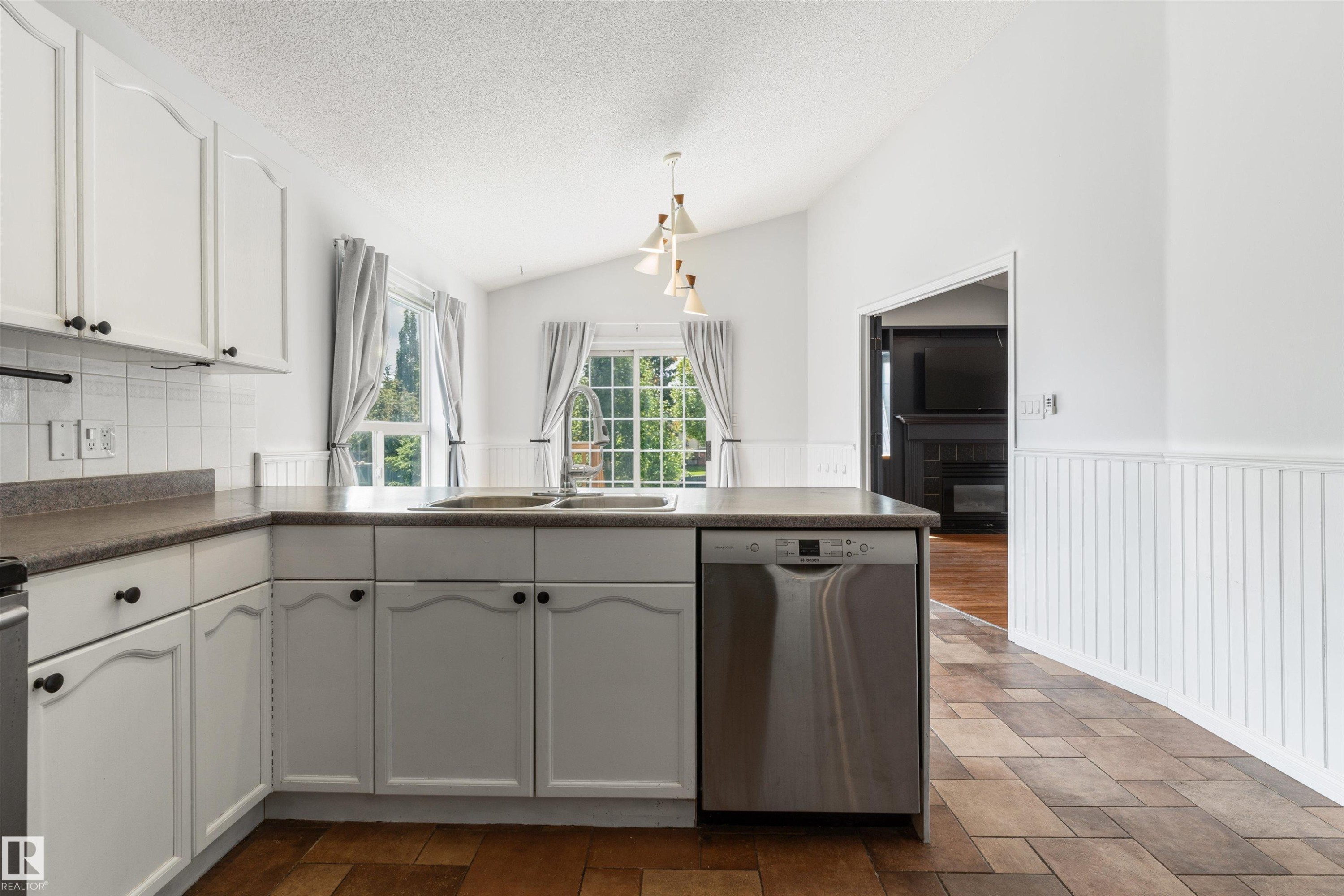 421 Blackburn Drive E, Edmonton, AB