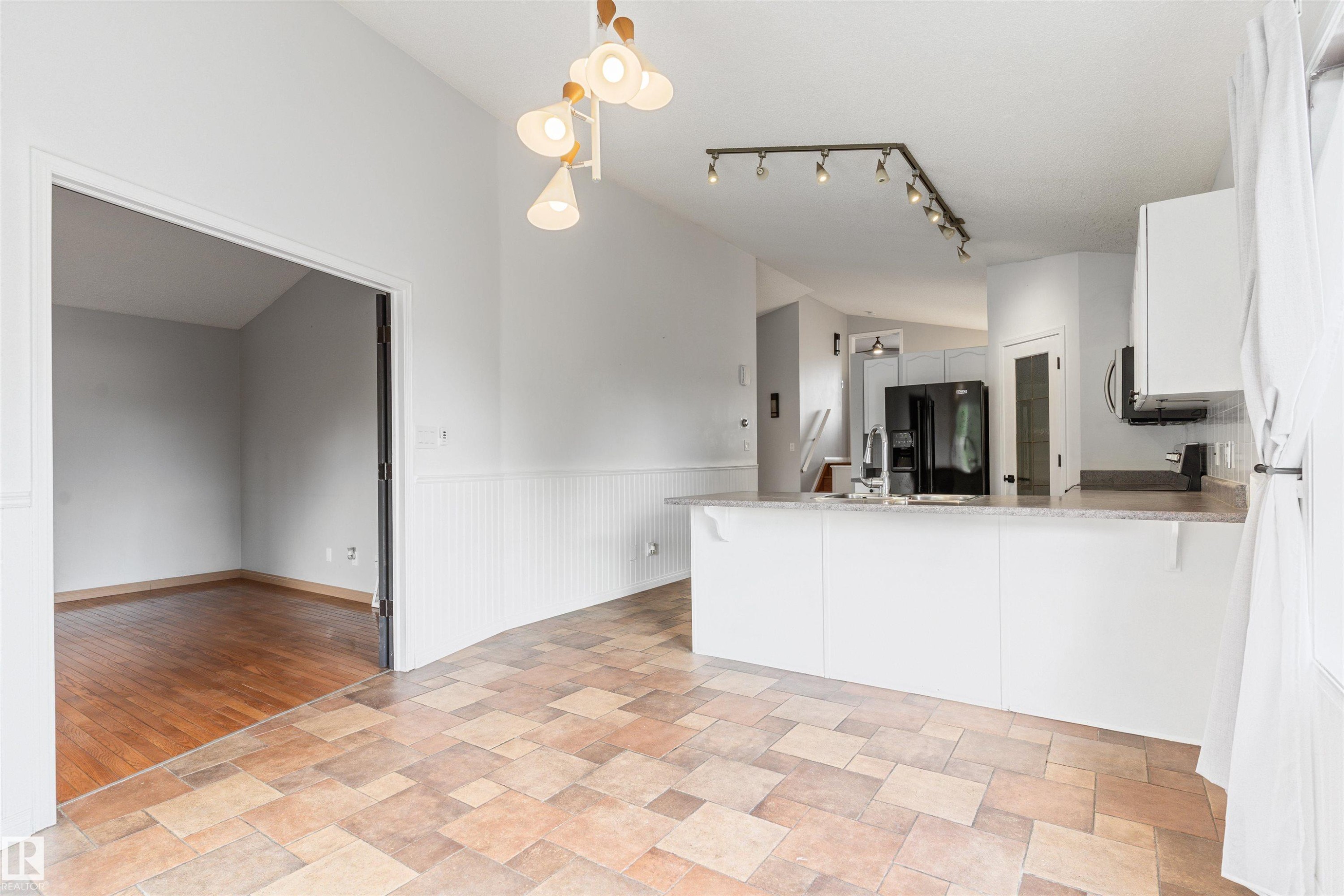 421 Blackburn Drive E, Edmonton, AB