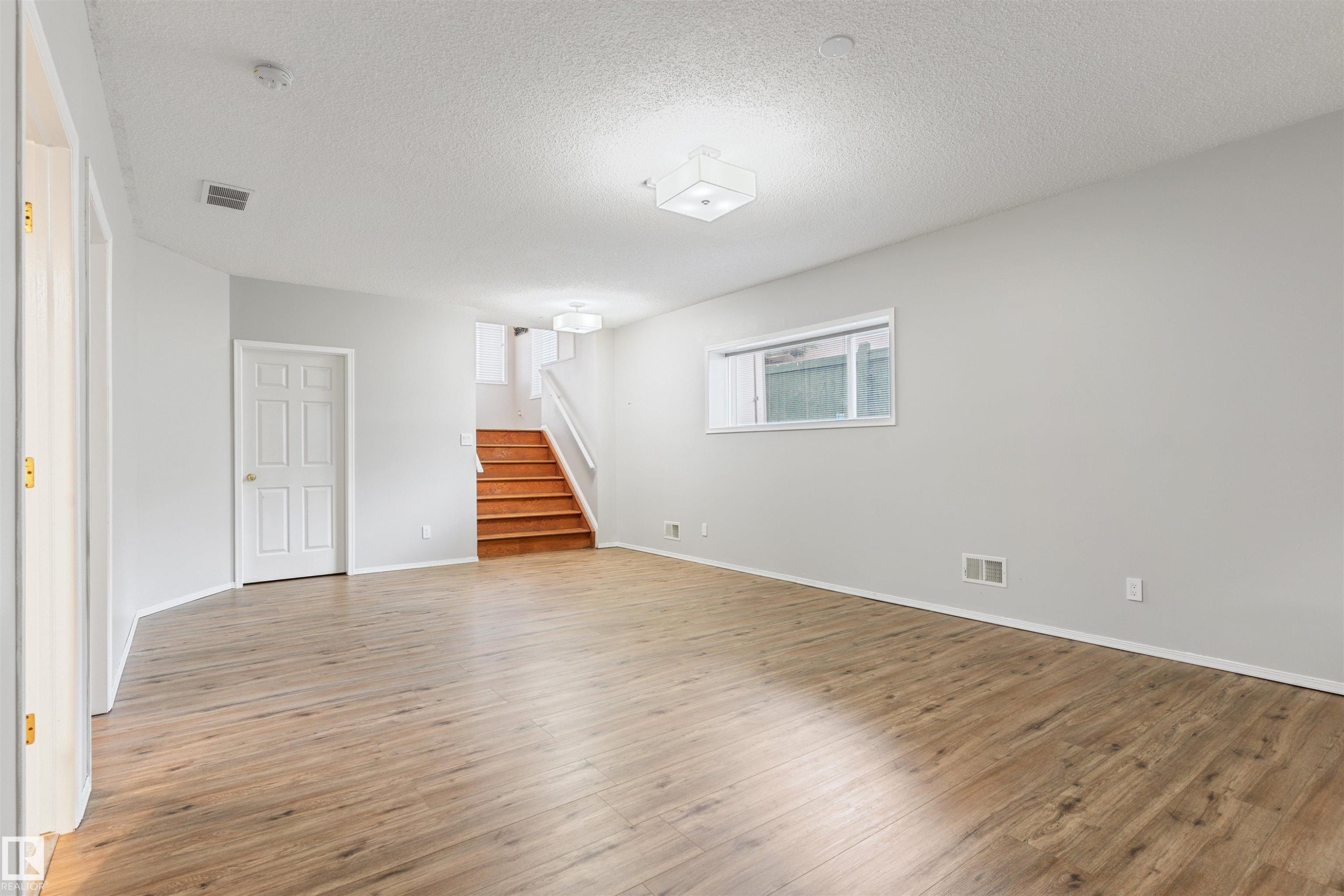 421 Blackburn Drive E, Edmonton, AB