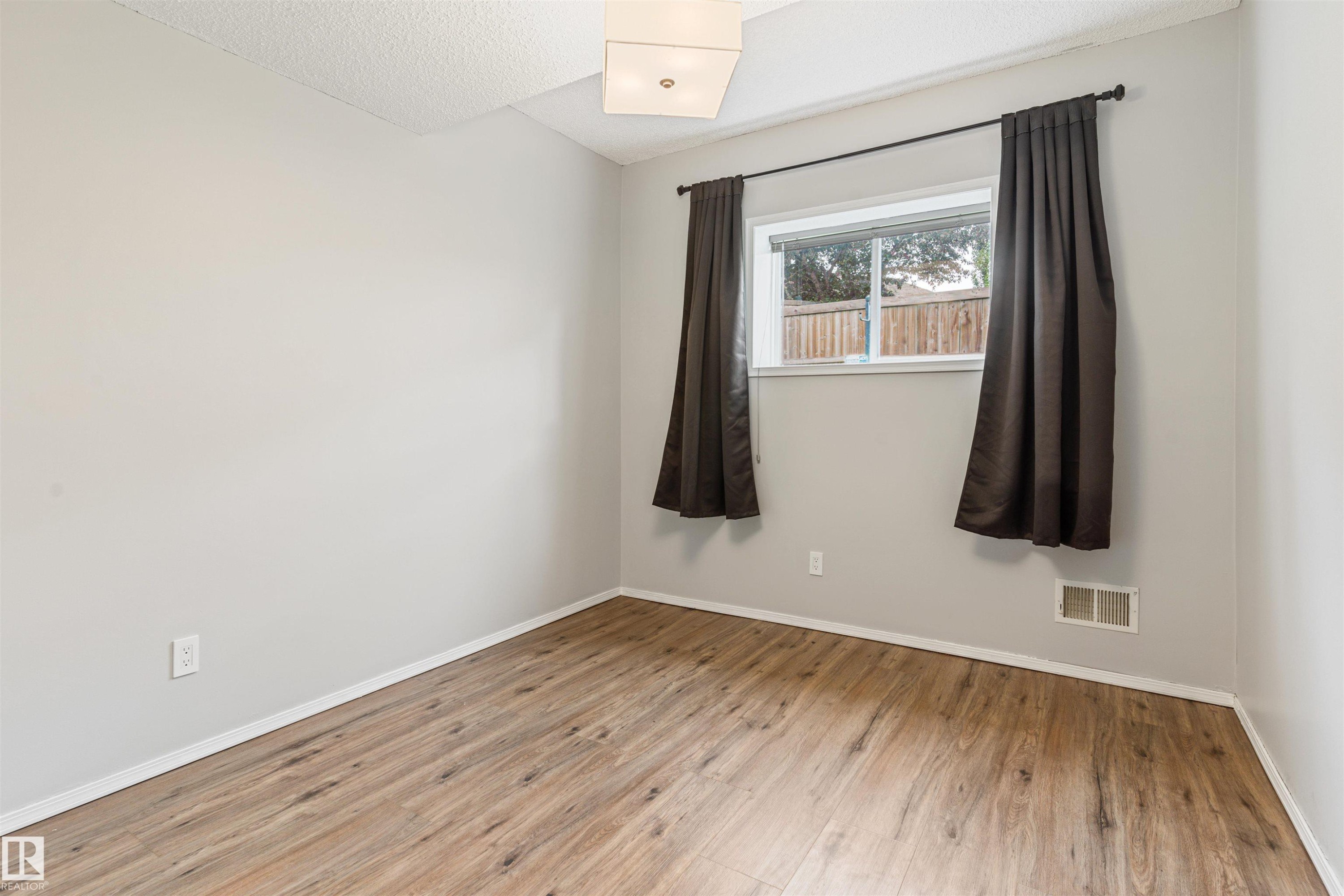 421 Blackburn Drive E, Edmonton, AB