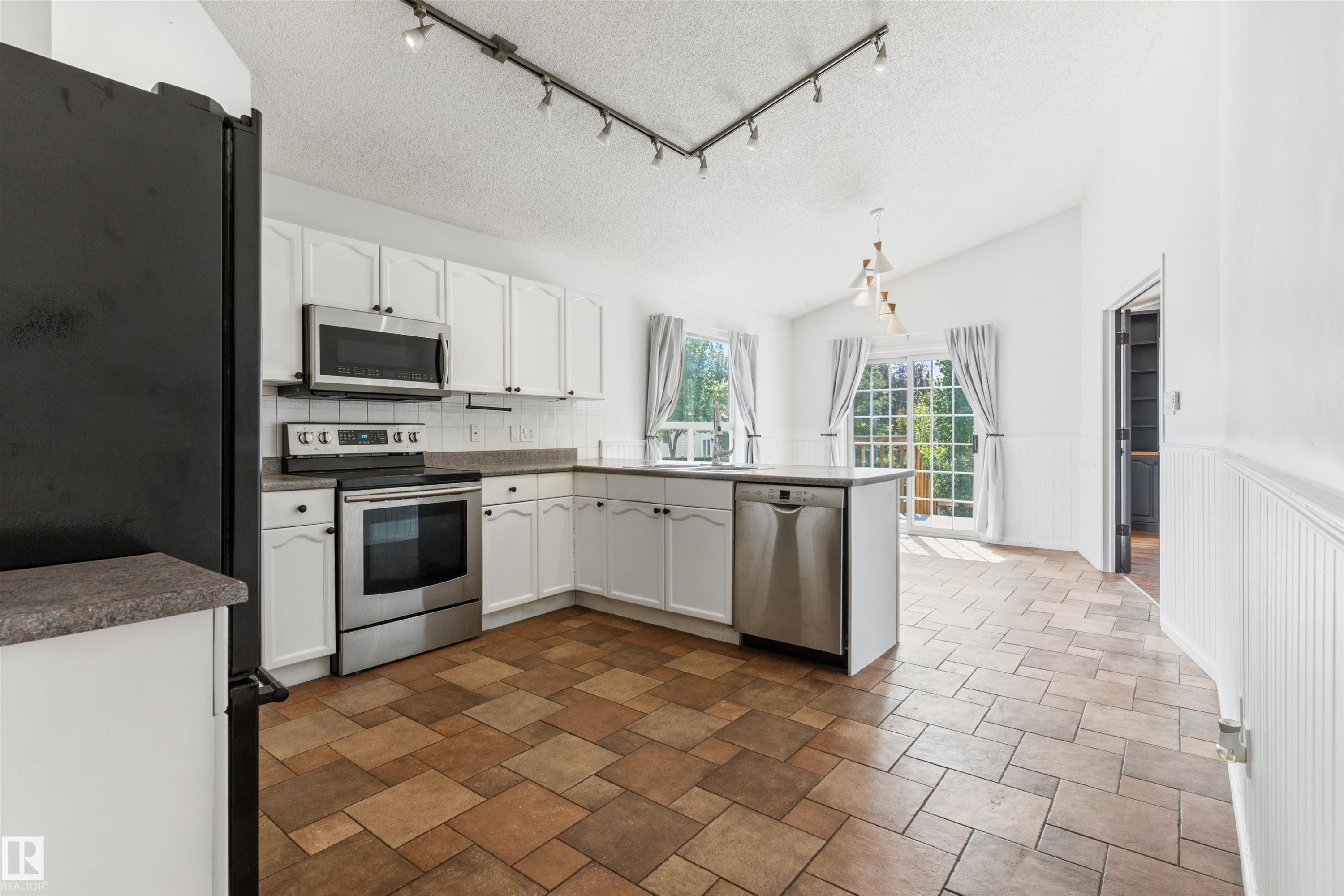 421 Blackburn Drive E, Edmonton, AB