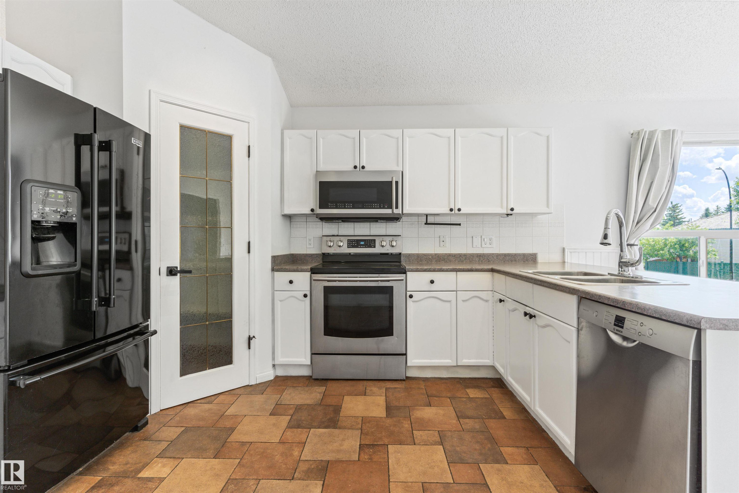 421 Blackburn Drive E, Edmonton, AB