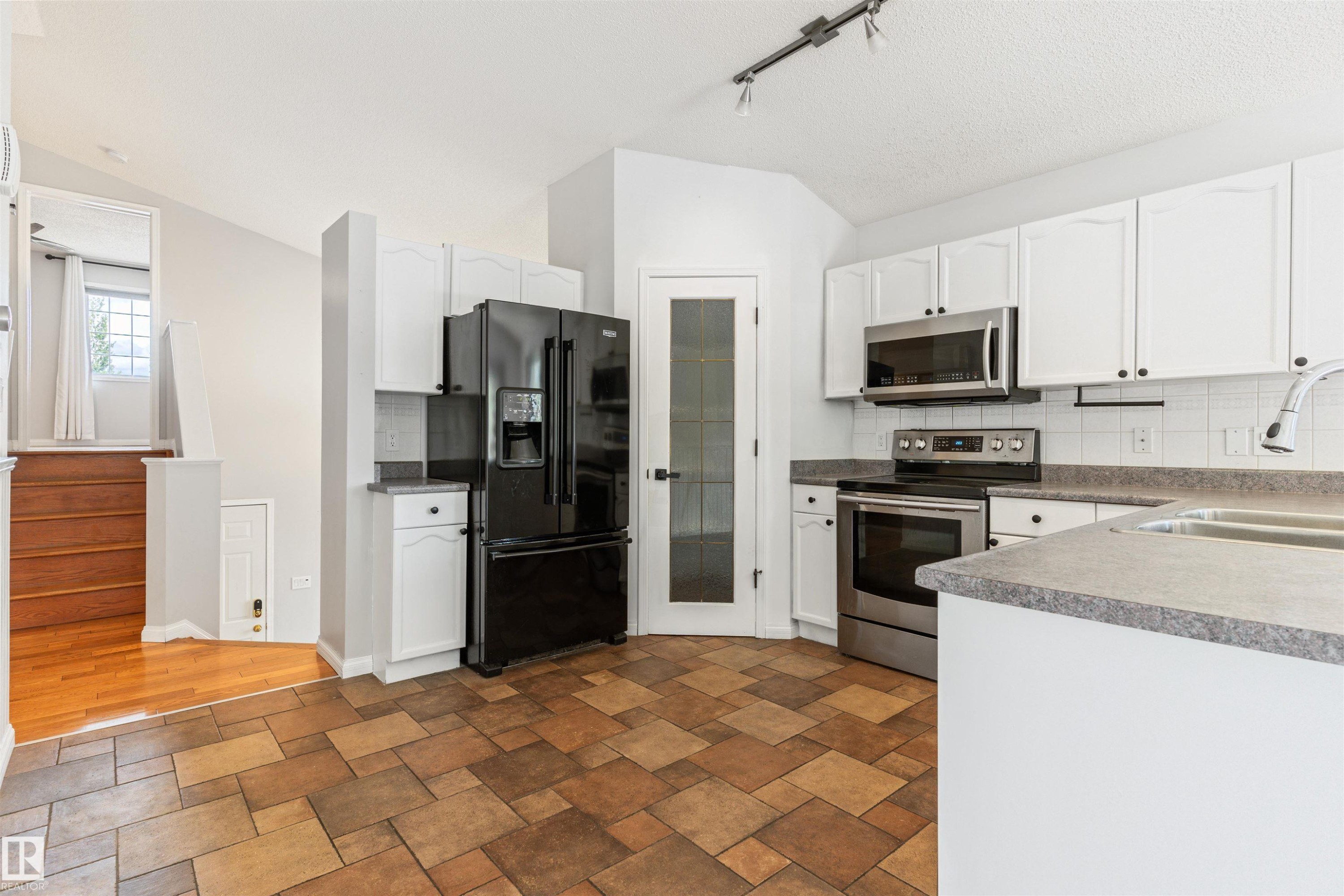 421 Blackburn Drive E, Edmonton, AB