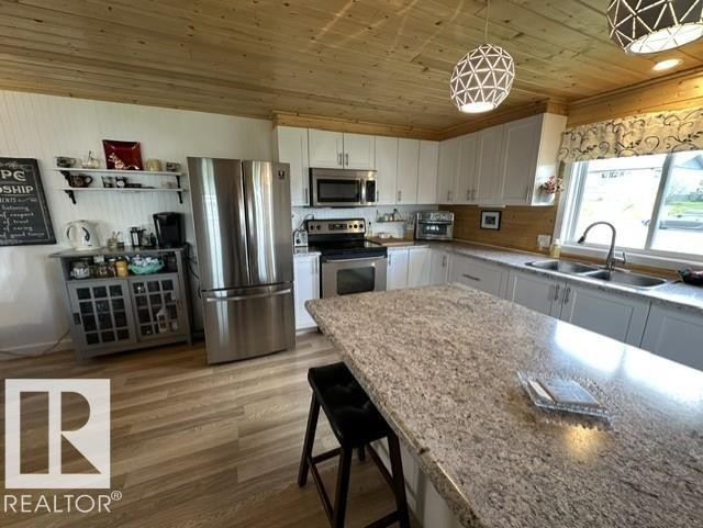 5013 53 Avenue, Wabamun, AB