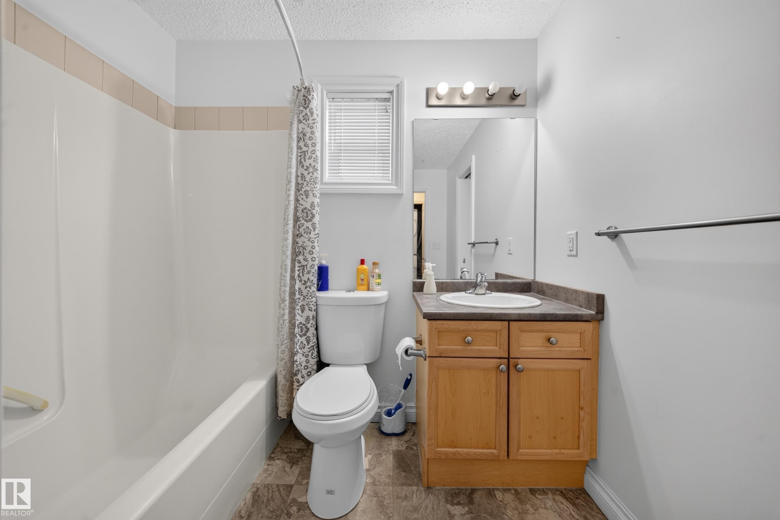 #32 12050 17 Av Sw, Edmonton, AB - Indoor Photo Showing Bathroom