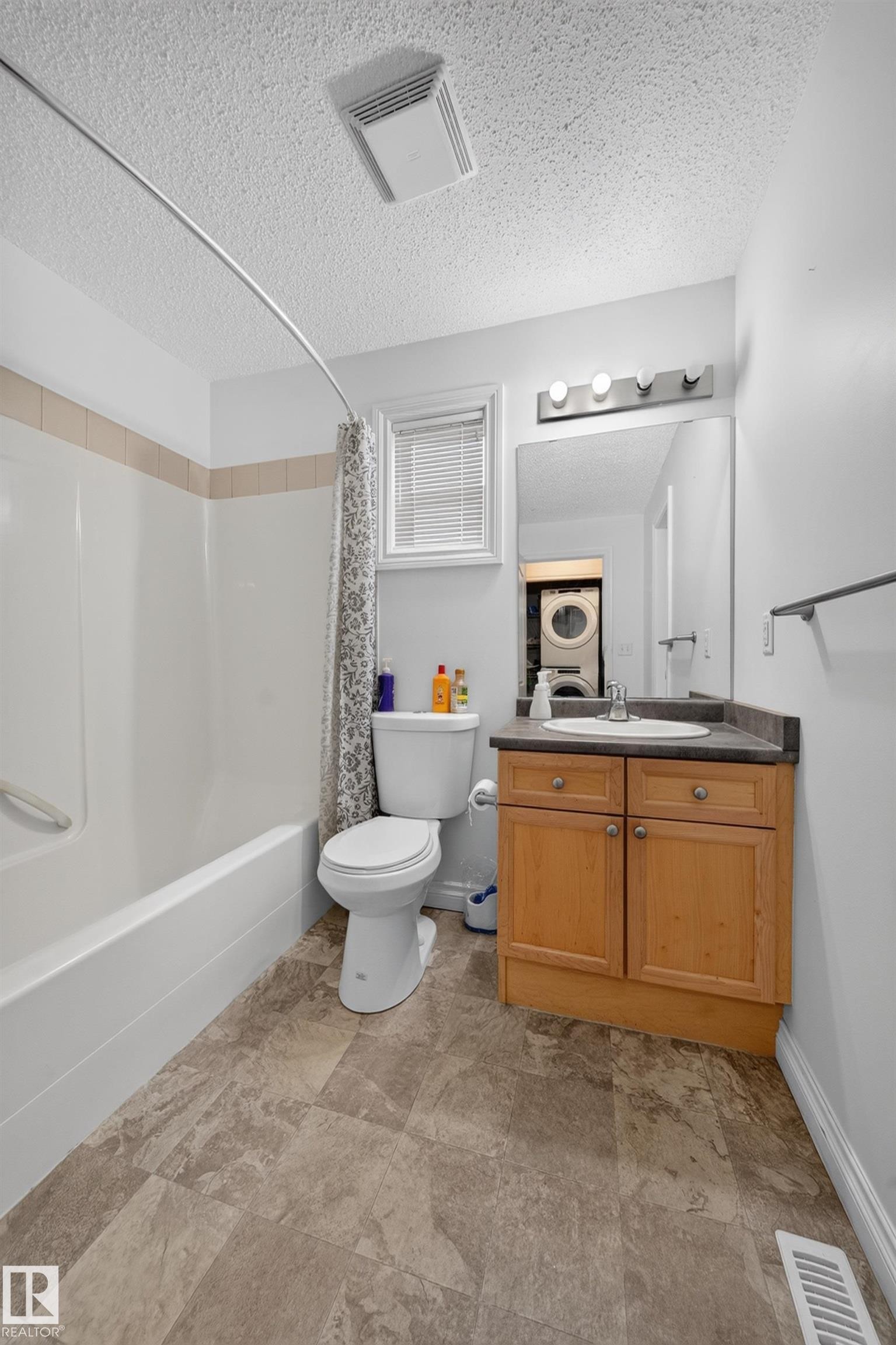 #32 12050 17 Av Sw, Edmonton, AB - Indoor Photo Showing Bathroom