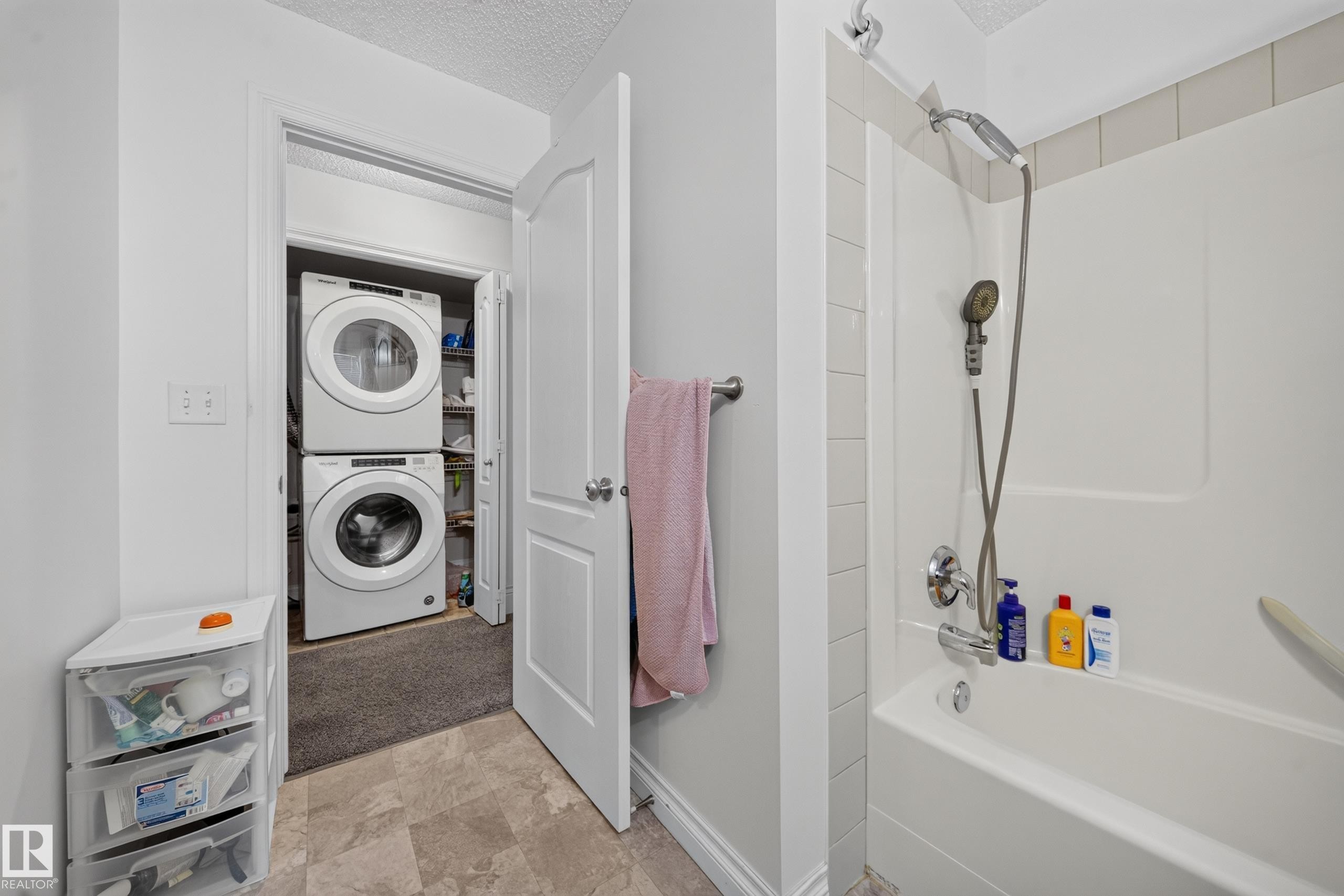 #32 12050 17 Av Sw, Edmonton, AB - Indoor Photo Showing Laundry Room