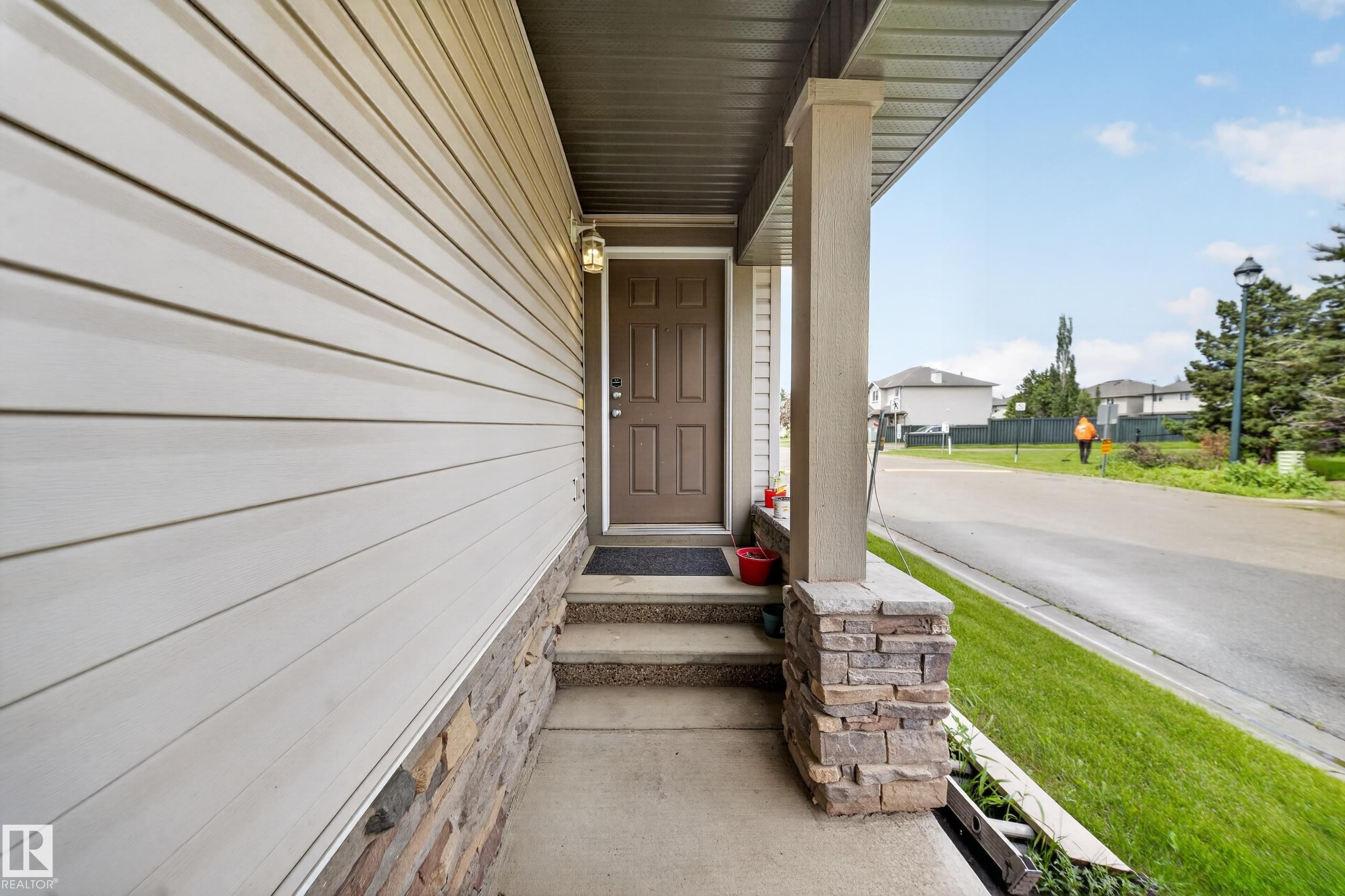 #32 12050 17 Av Sw, Edmonton, AB - Outdoor