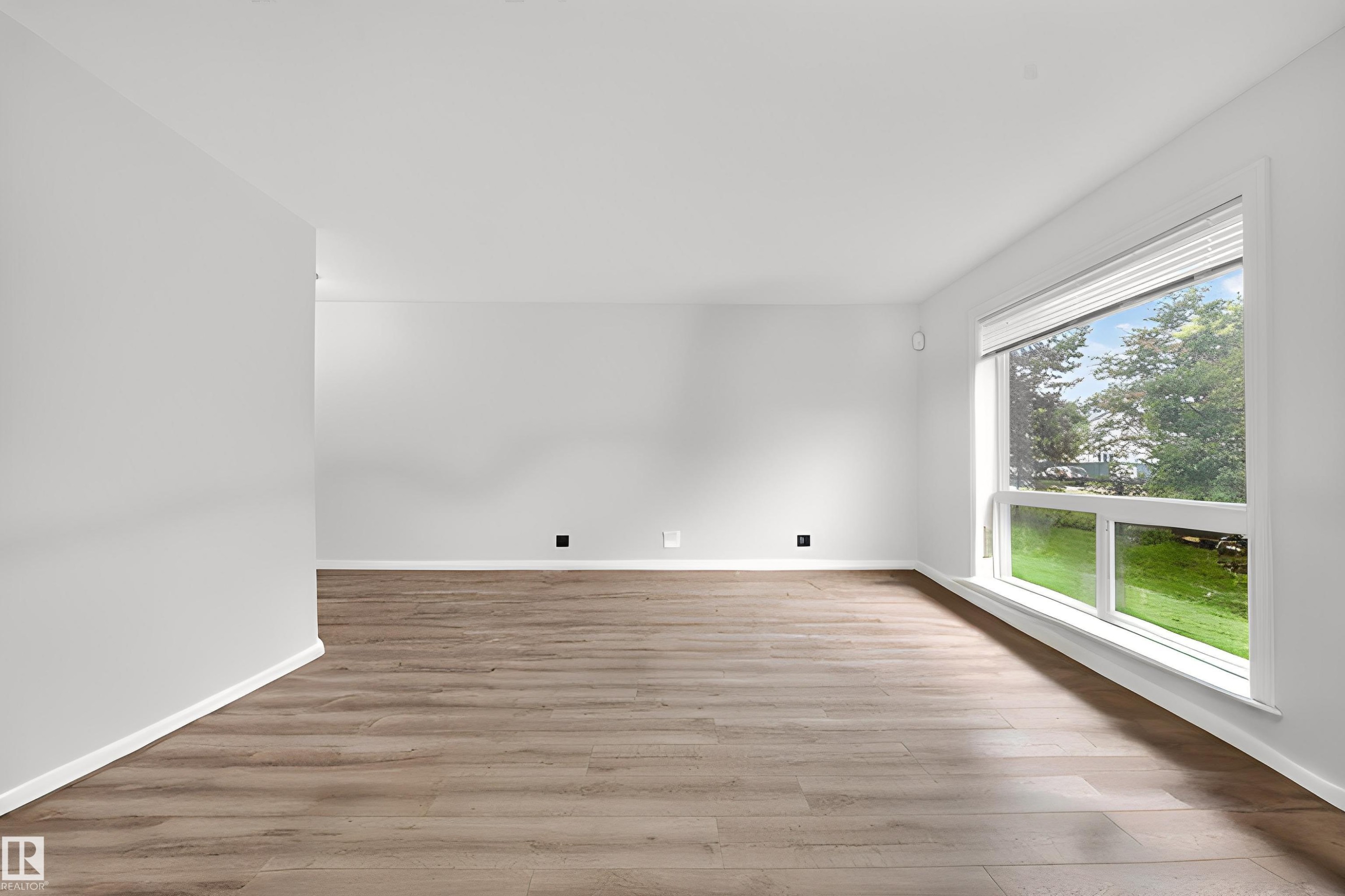#32 12050 17 Av Sw, Edmonton, AB - Indoor Photo Showing Other Room