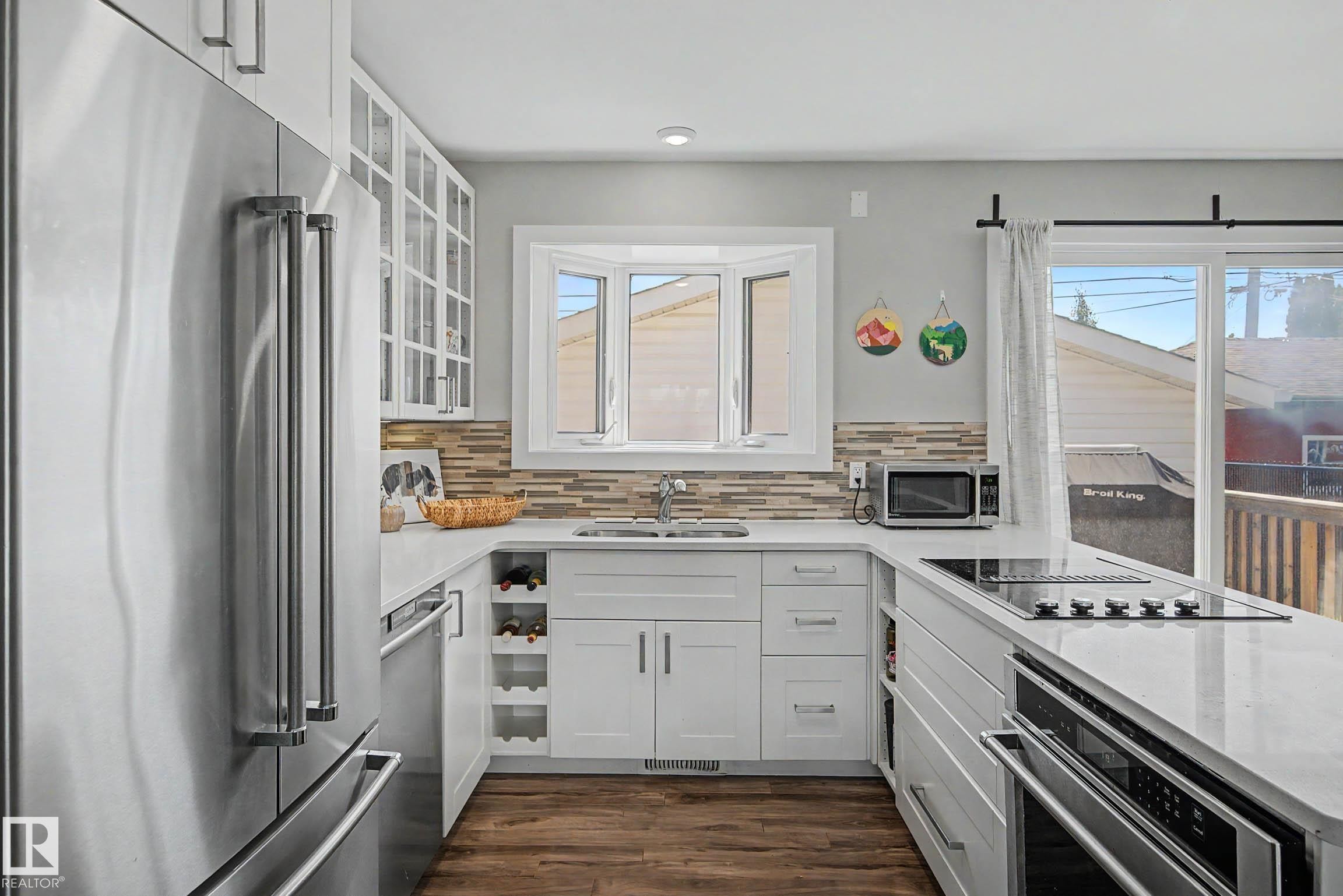 5407 106 Avenue Nw, Edmonton, AB - Indoor Photo Showing Kitchen With Stainless Steel Kitchen