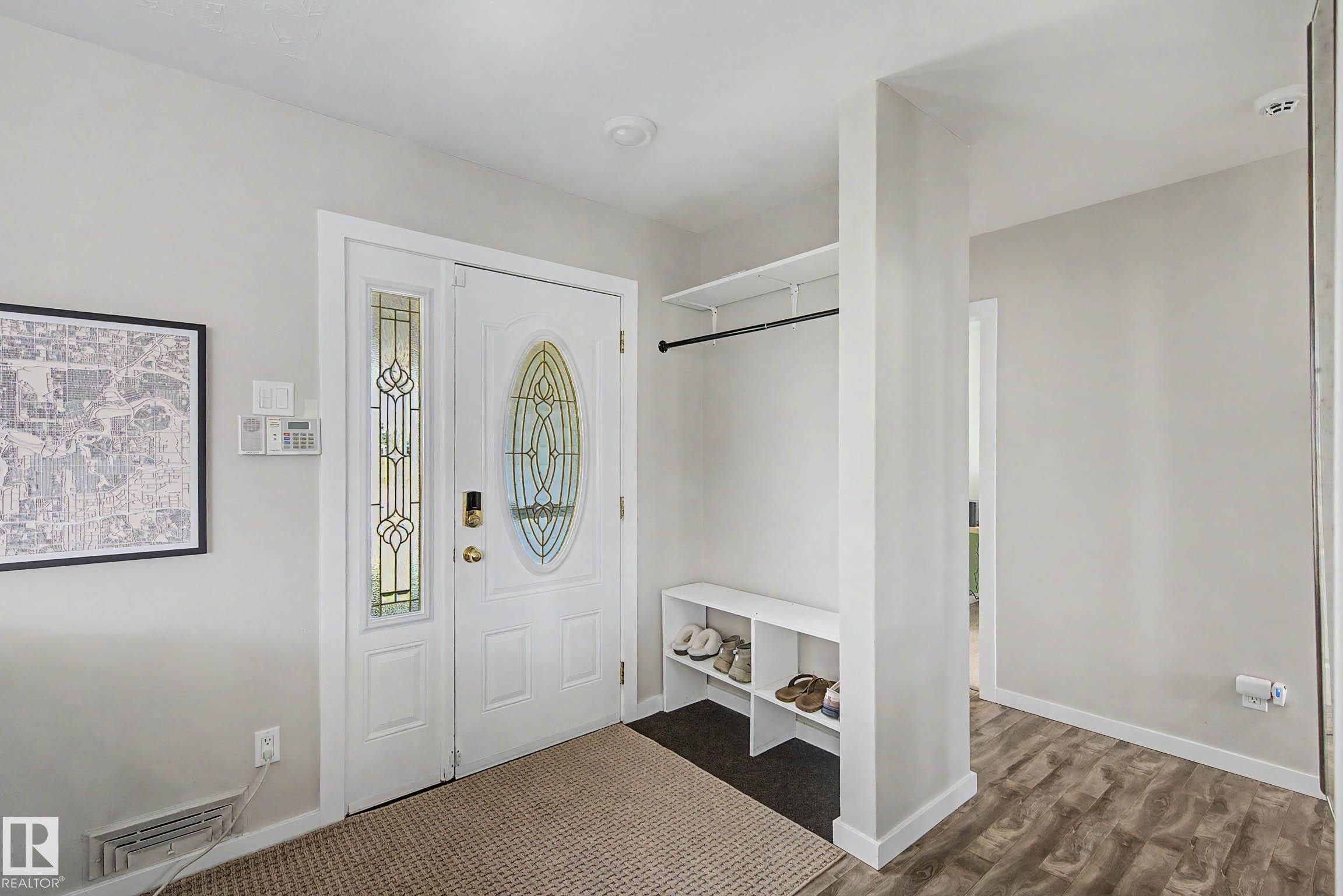 5407 106 Avenue Nw, Edmonton, AB - Indoor Photo Showing Other Room