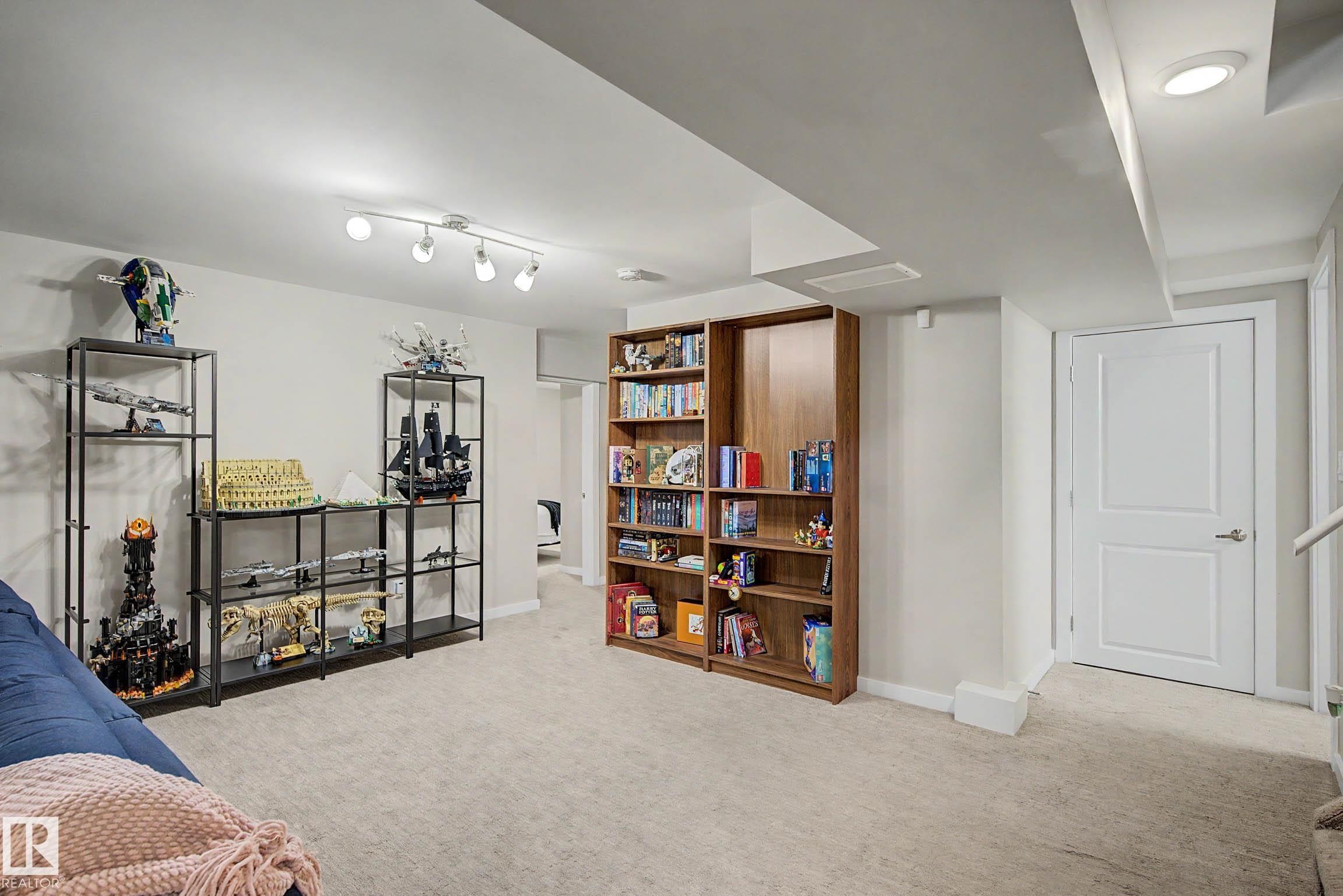 5407 106 Avenue Nw, Edmonton, AB - Indoor Photo Showing Other Room