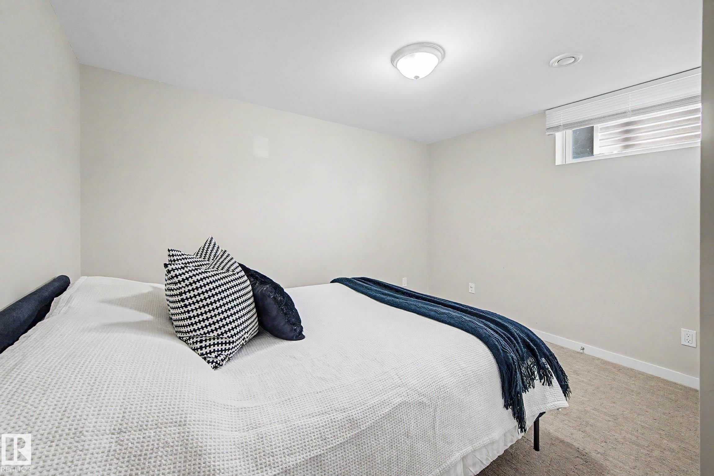 5407 106 Avenue Nw, Edmonton, AB - Indoor Photo Showing Bedroom