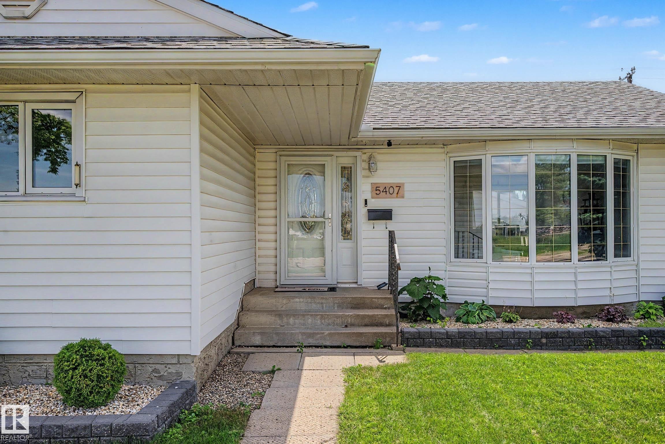 5407 106 Avenue Nw, Edmonton, AB - Outdoor